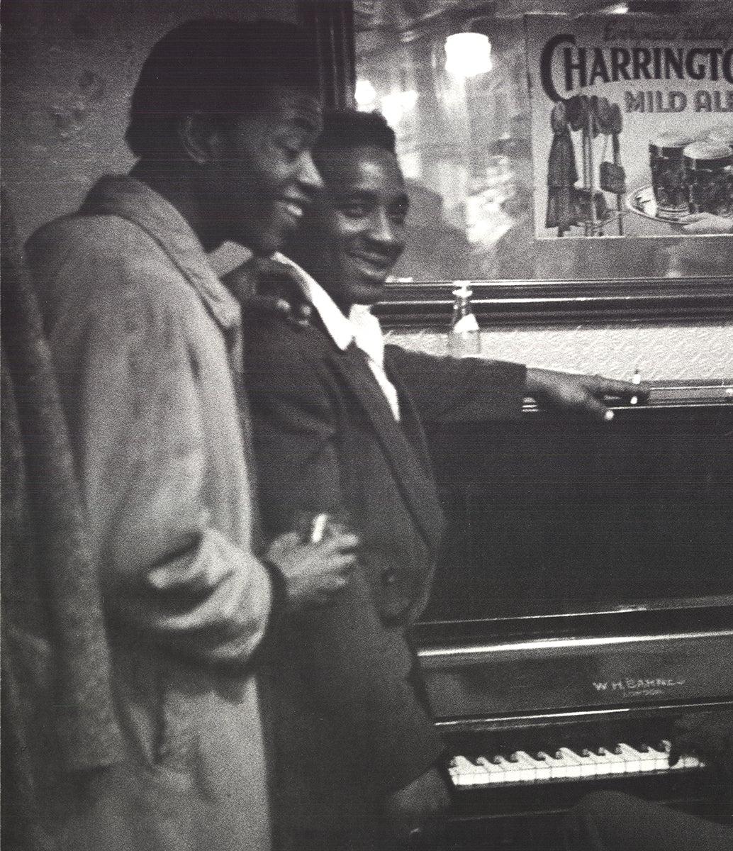 Bert Hardy 'Tickling the Ivories' 1990- Lithographie offset en vente 2