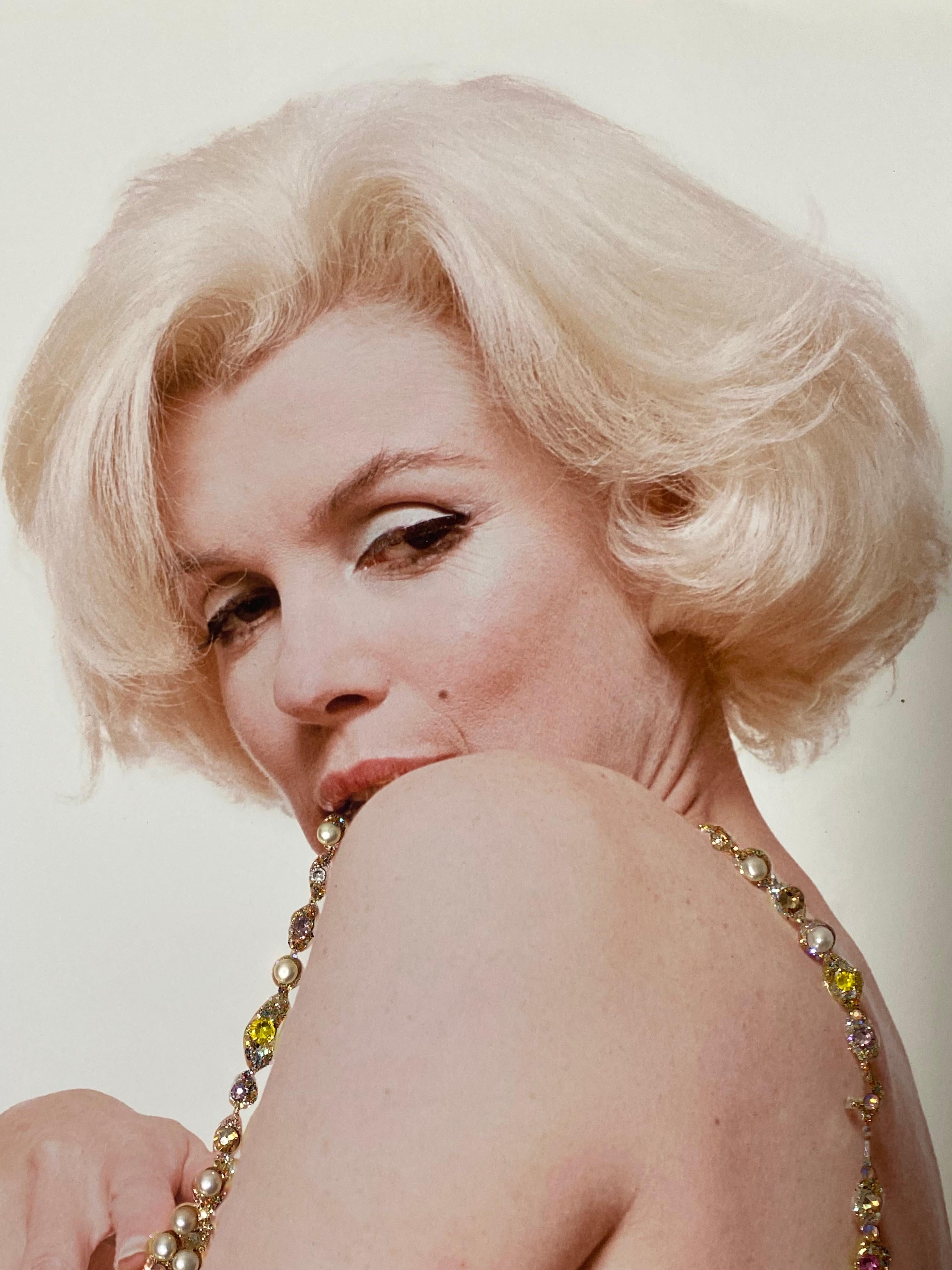 Américain Photographie de Bert Stern « Marilyn New Boob Smile Jeweled » de M. Monroe  en vente