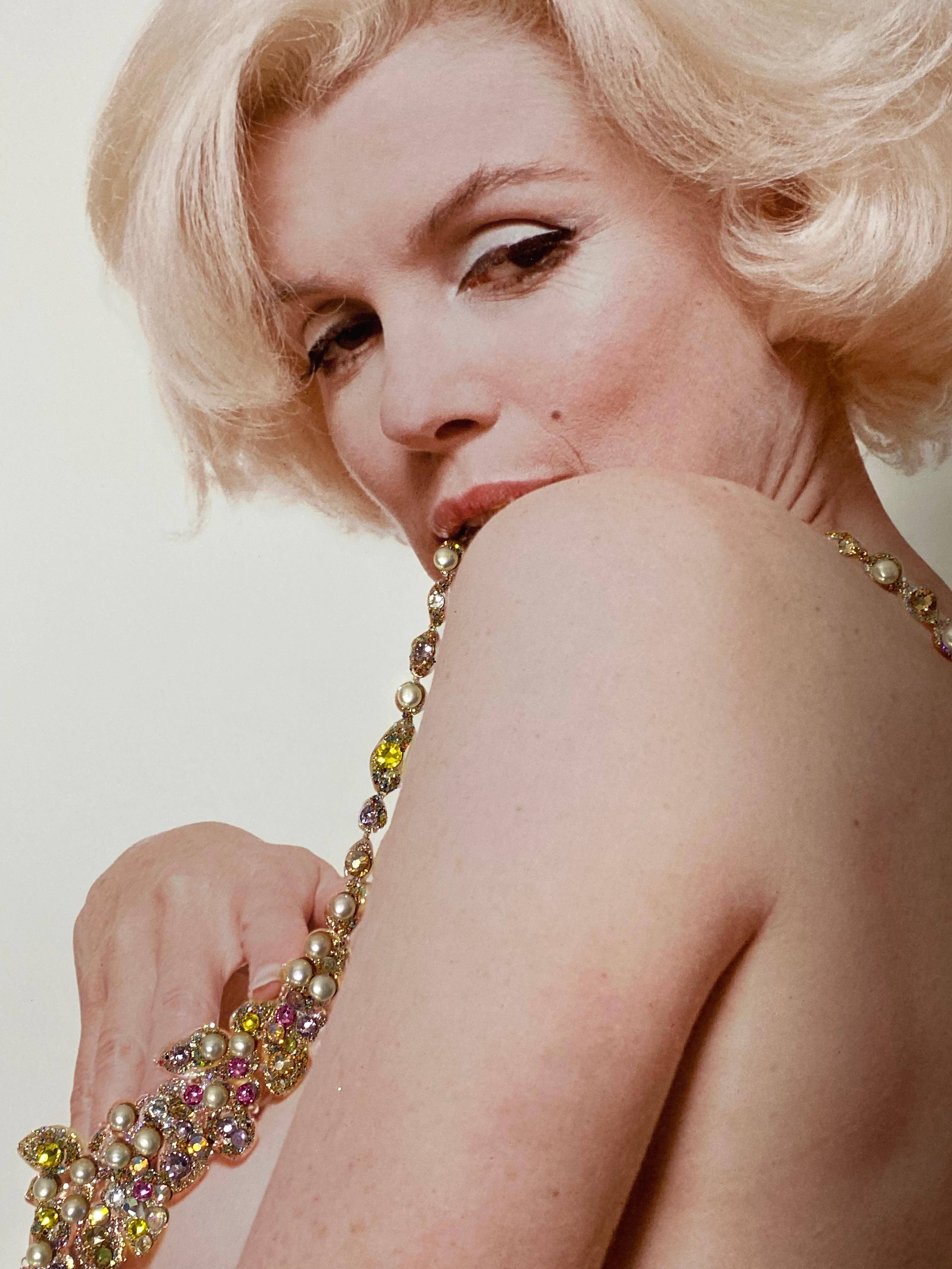 Photographie de Bert Stern « Marilyn New Boob Smile Jeweled » de M. Monroe  Bon état - En vente à Saint ouen, FR