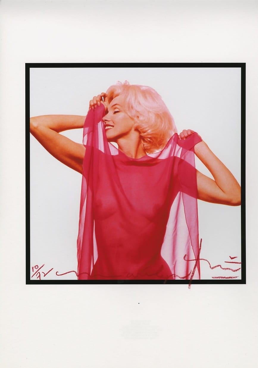 Work sold in perfect condition

Paper size : 48 X 33 cm Photo size : 25,4 X 25,4 cm Photo of 1962 Print 2010 The photos of Marilyn were taken during the famous last sitting, which took place between Bert Stern and Marilyn Monroe. This was her last