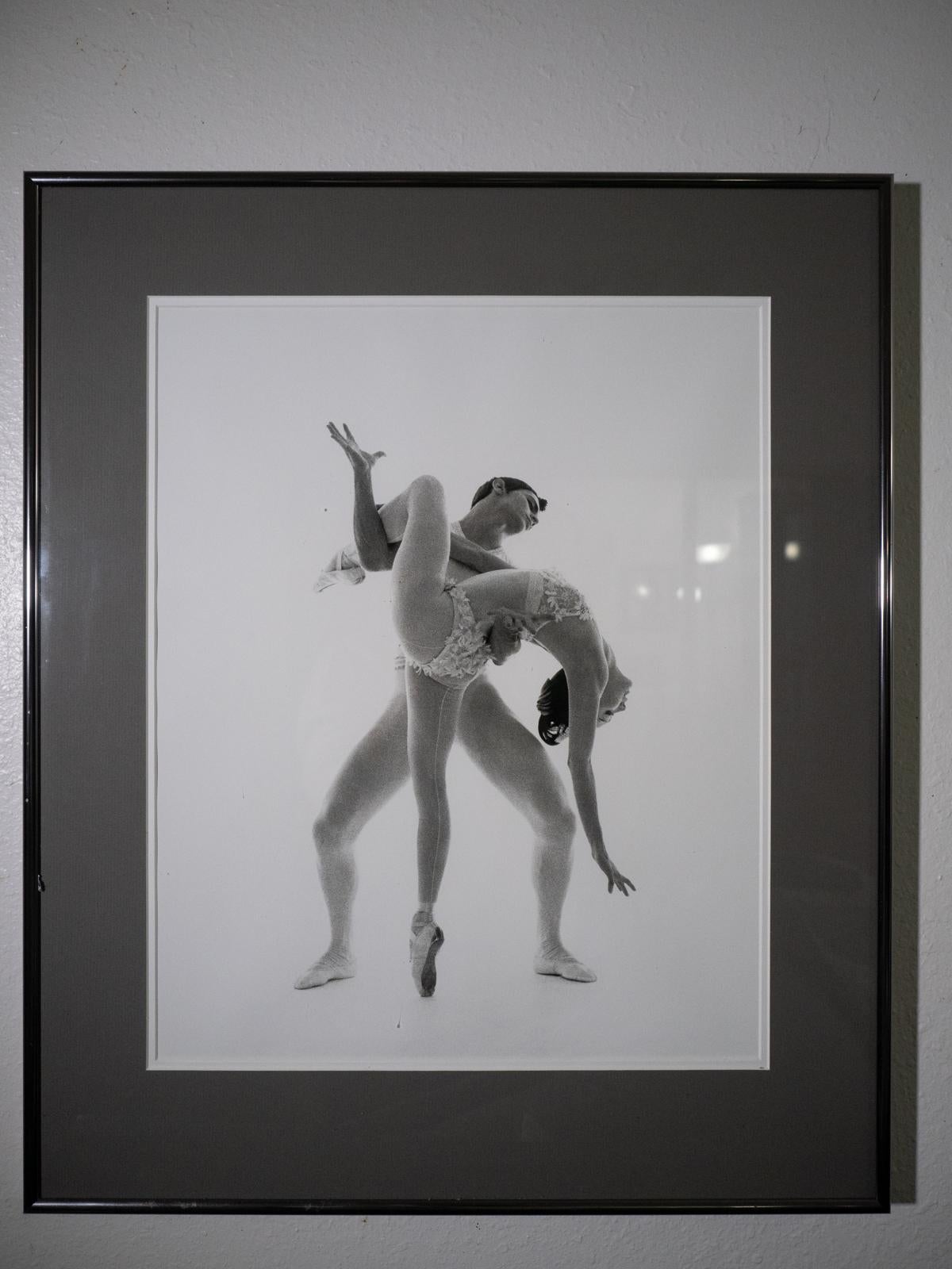 Allegra Kent et Edward Viella, Bugaku New York City Ballet Vogue - Photograph de Bert Stern