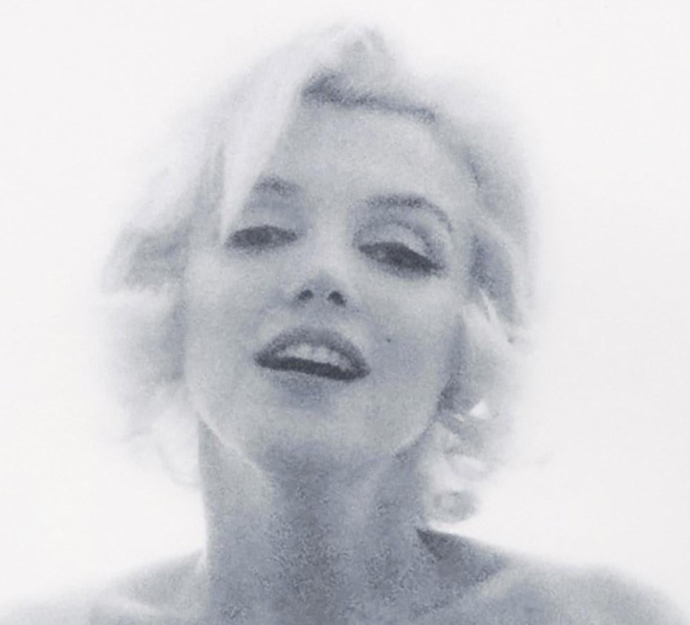 Bert stern
Roses classiques bleues Marilyn Monroe 
Photo mythique de la dernière séance (1962)
Impression à jet d'encre par Bert Stern
2011
signé des deux côtés 
certificat signé par l'artiste de son vivant
copie unique
25 X 40,5 cms
parfait état