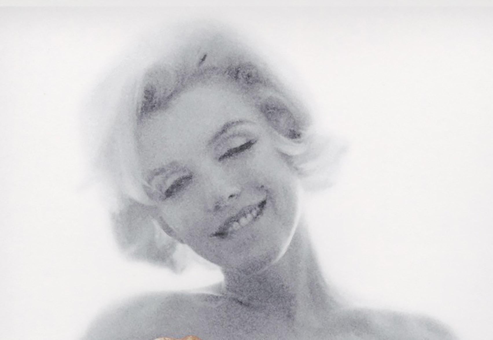 Bert Bertstern „“Marilyn Monroe  Roségoldflügel-Rosen  „“ 2011 – Photograph von Bert Stern