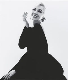 Bert stern - Marilyn s'embrassant à vous en robe noire