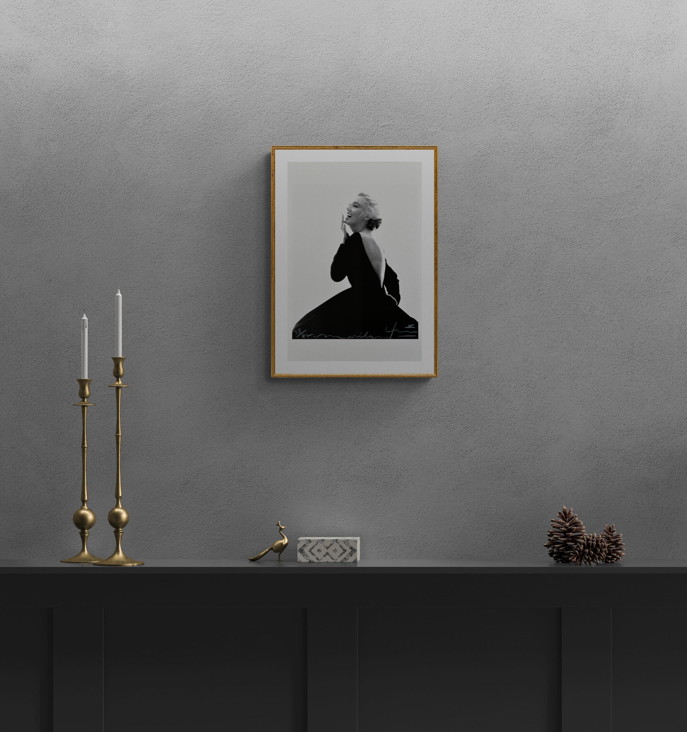 BERT STERN - THE LAST SITTING - MARILYN RIANT EN ROBE DIOR NOIRE, 1962 en vente 4