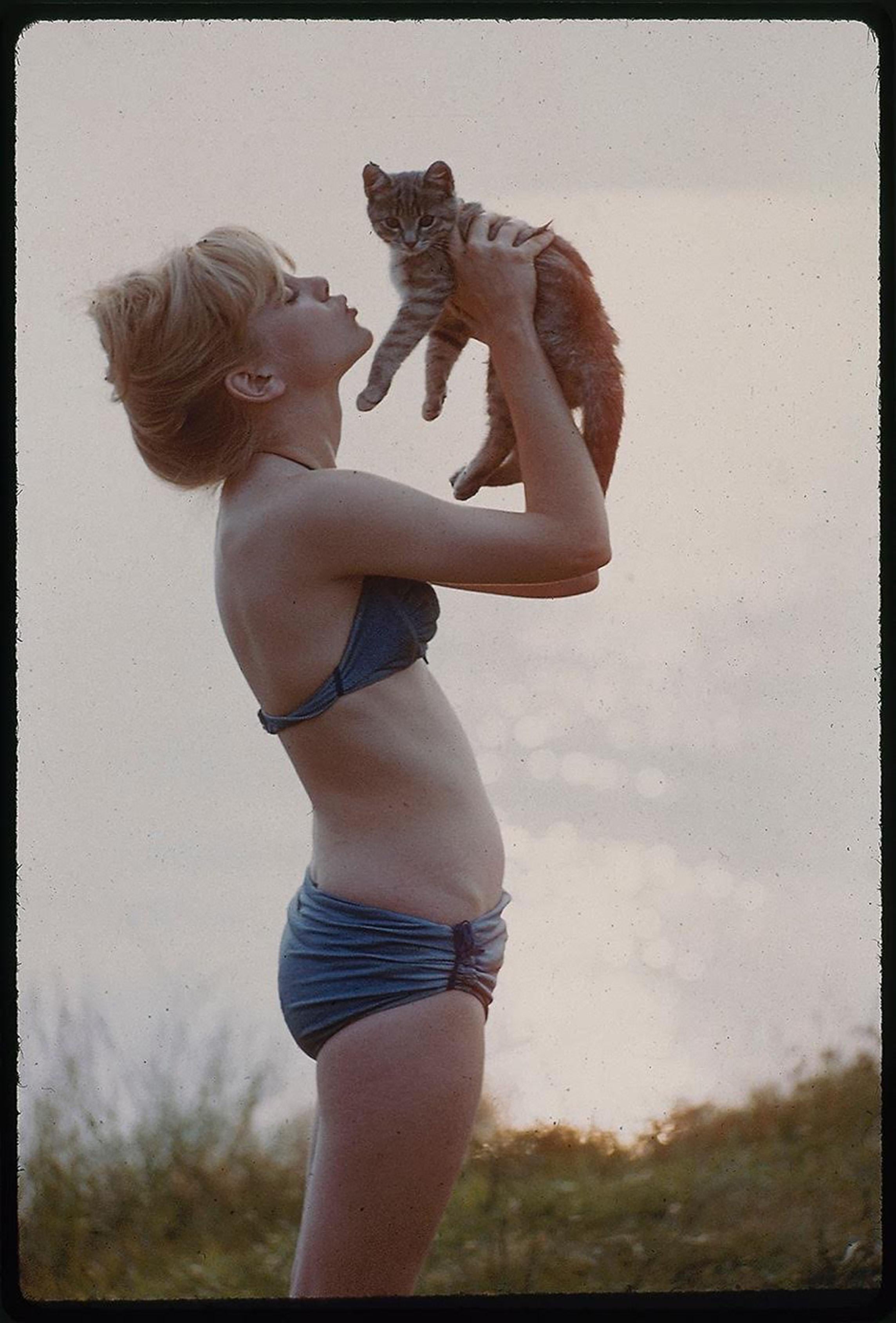 Bert Stern Portrait Photograph - Lolita Kissing Cat