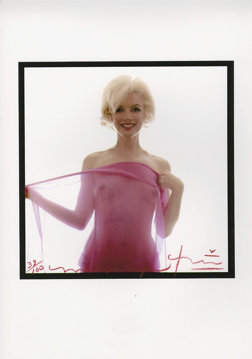 Bert stern
Marilyn Monroe nude in the fascia scarf
Mythical photo of the last session (1962)
inkjet printing by bert stern
2012
signed on both sides 
certificate signed by the artist during his lifetime
edition of 100 copies
33 X 48 cms
(image 25 x