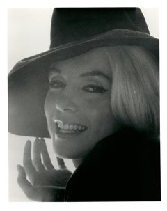 Marilyn Monroe souriant dans une fedora - Impression presse vintage