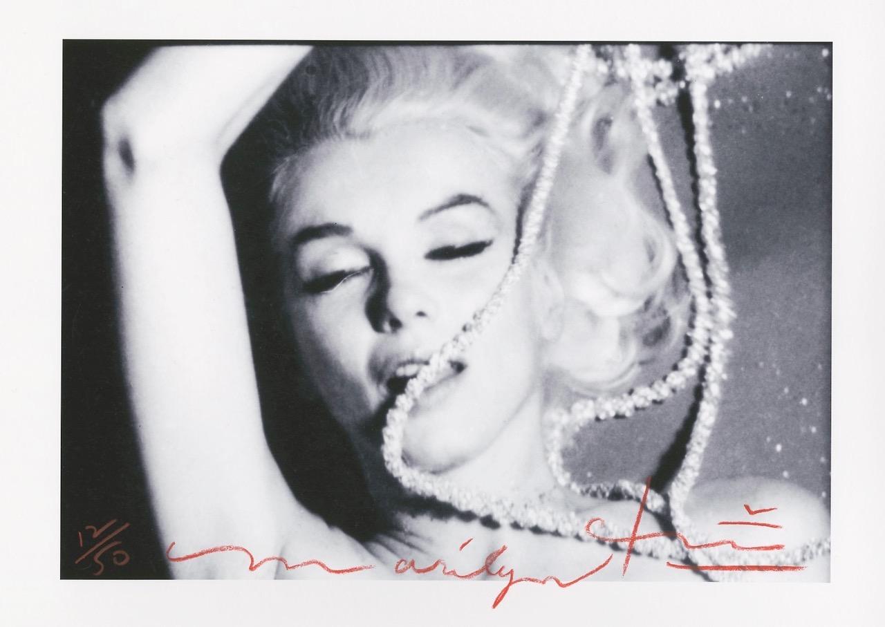 Marilyn Monroe  Die letzten sitzenden Perlen 1 von Bert Stern . im Angebot 1