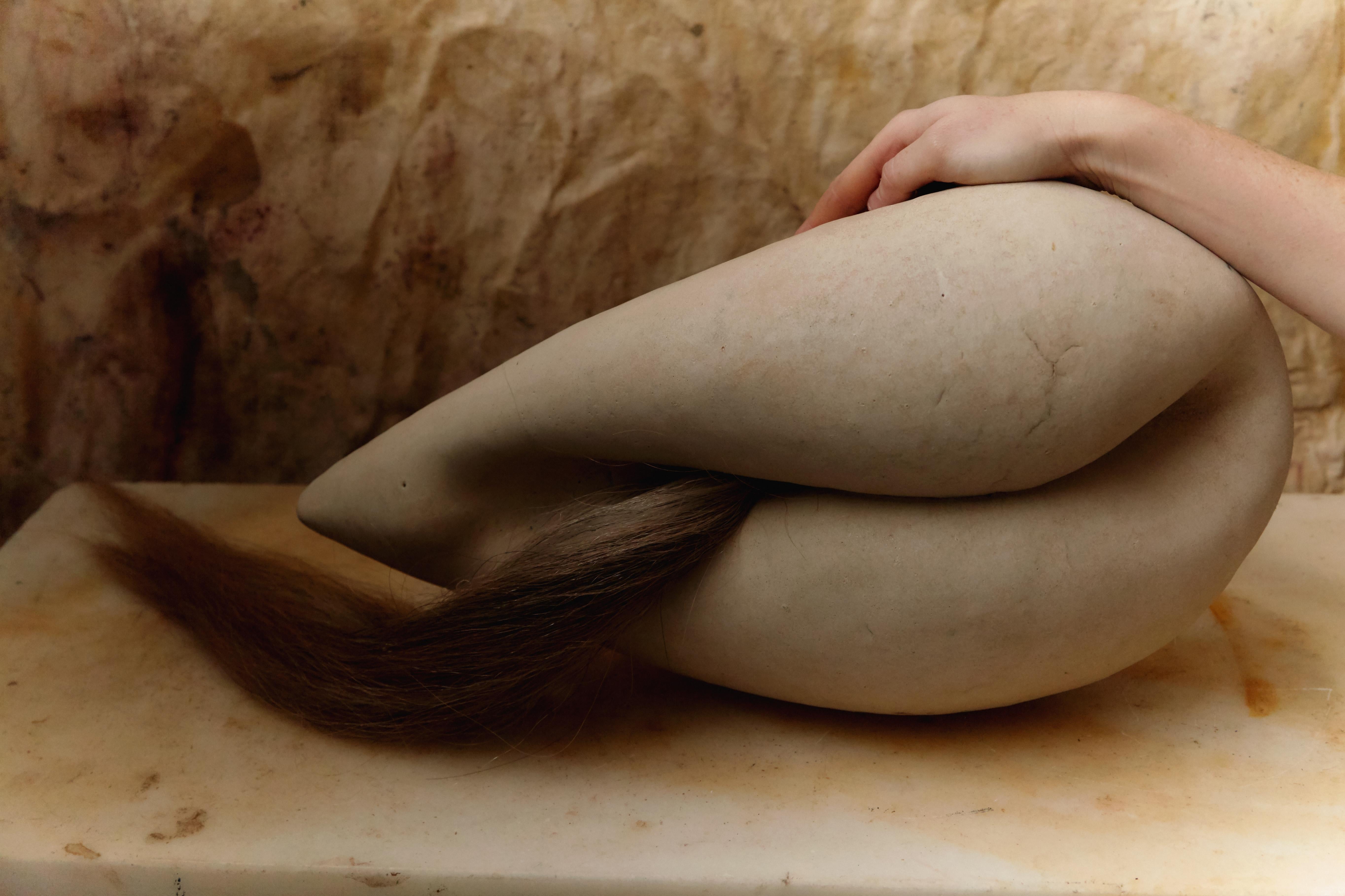 Berta Blanca T. Ivanow’s (b. 1992 Barcelona) own embryonic
structures, made in stoneware clay, are a grand statement of
belief in the power of introducing the corporeal into
sculpture.
The latest work of the artist combines a visual logic that