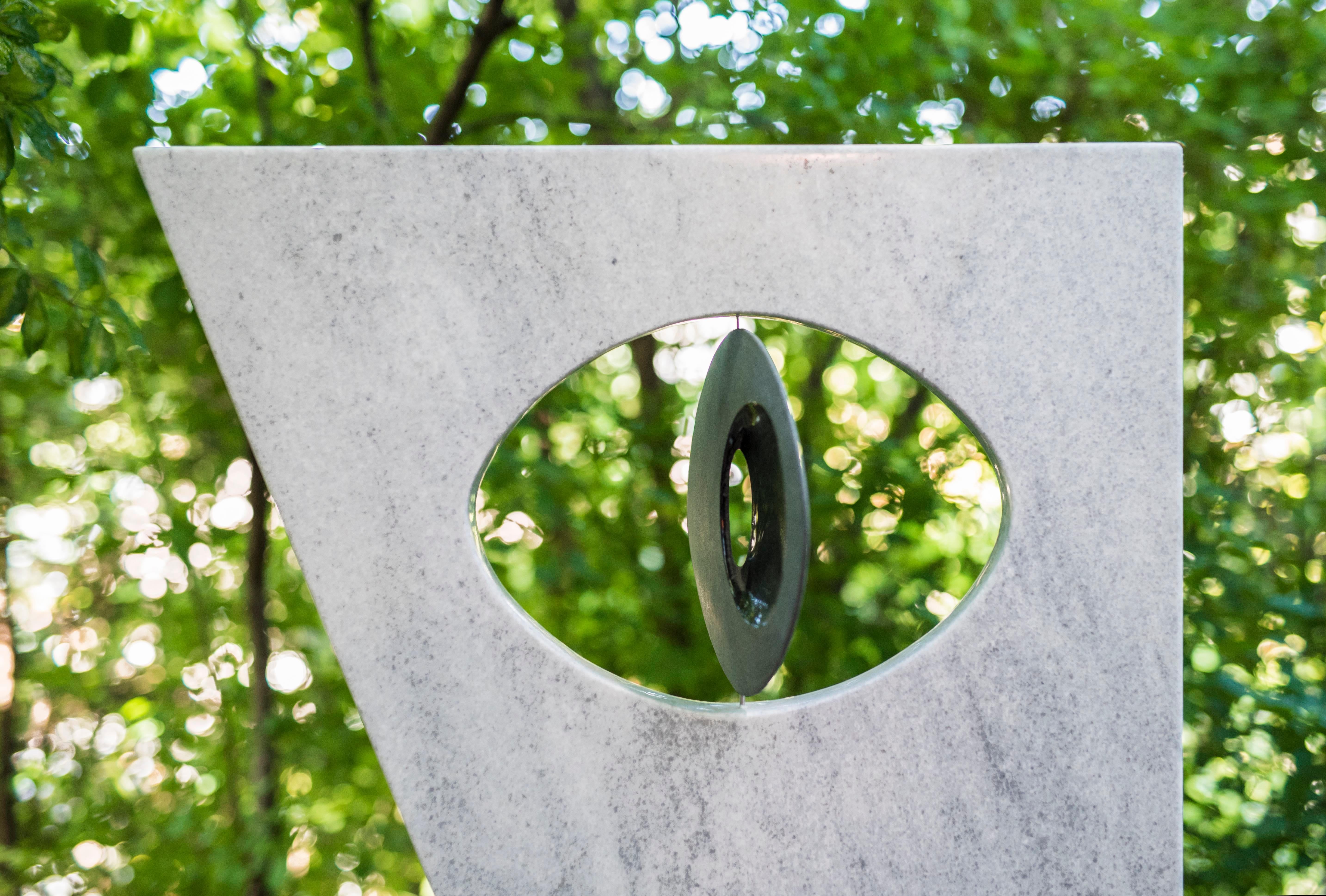 Gesicht mit Glotzaugen, Abstrakte Skulptur, Geeignet für den Außenbereich (Beige), Abstract Sculpture, von Bertalan Andrasfalvy