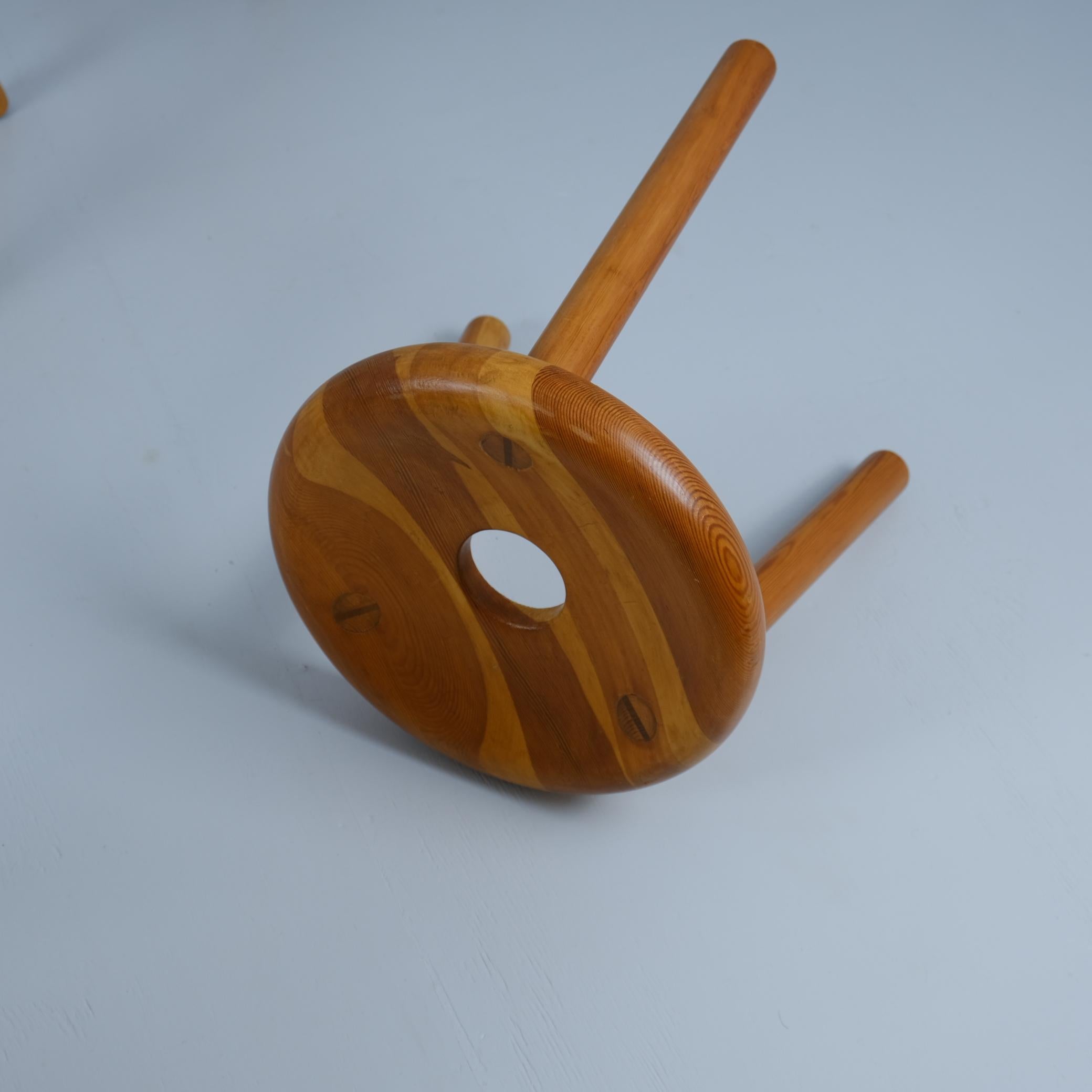 Scandinavian Modern Bertel Gardberg, A Set of 5 Finnish 'Doughnut' Stools in Pine, Normark 1960s For Sale
