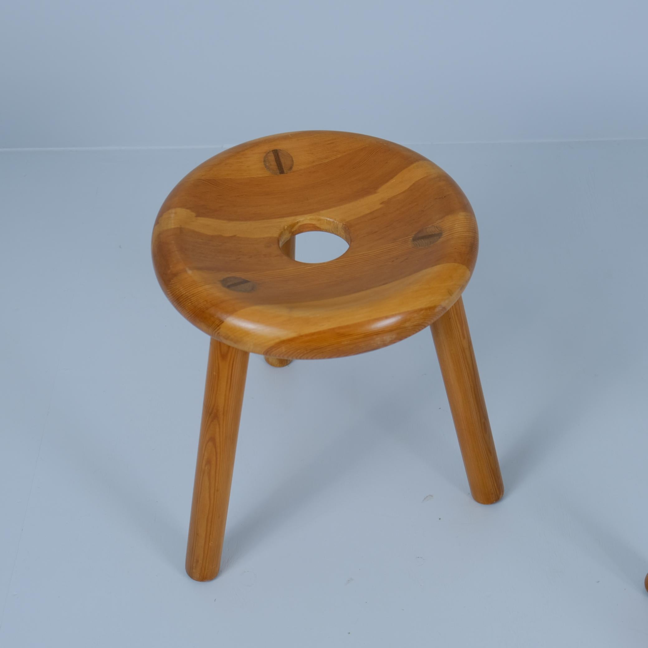 Mid-20th Century Bertel Gardberg, A Set of 5 Finnish 'Doughnut' Stools in Pine, Normark 1960s For Sale