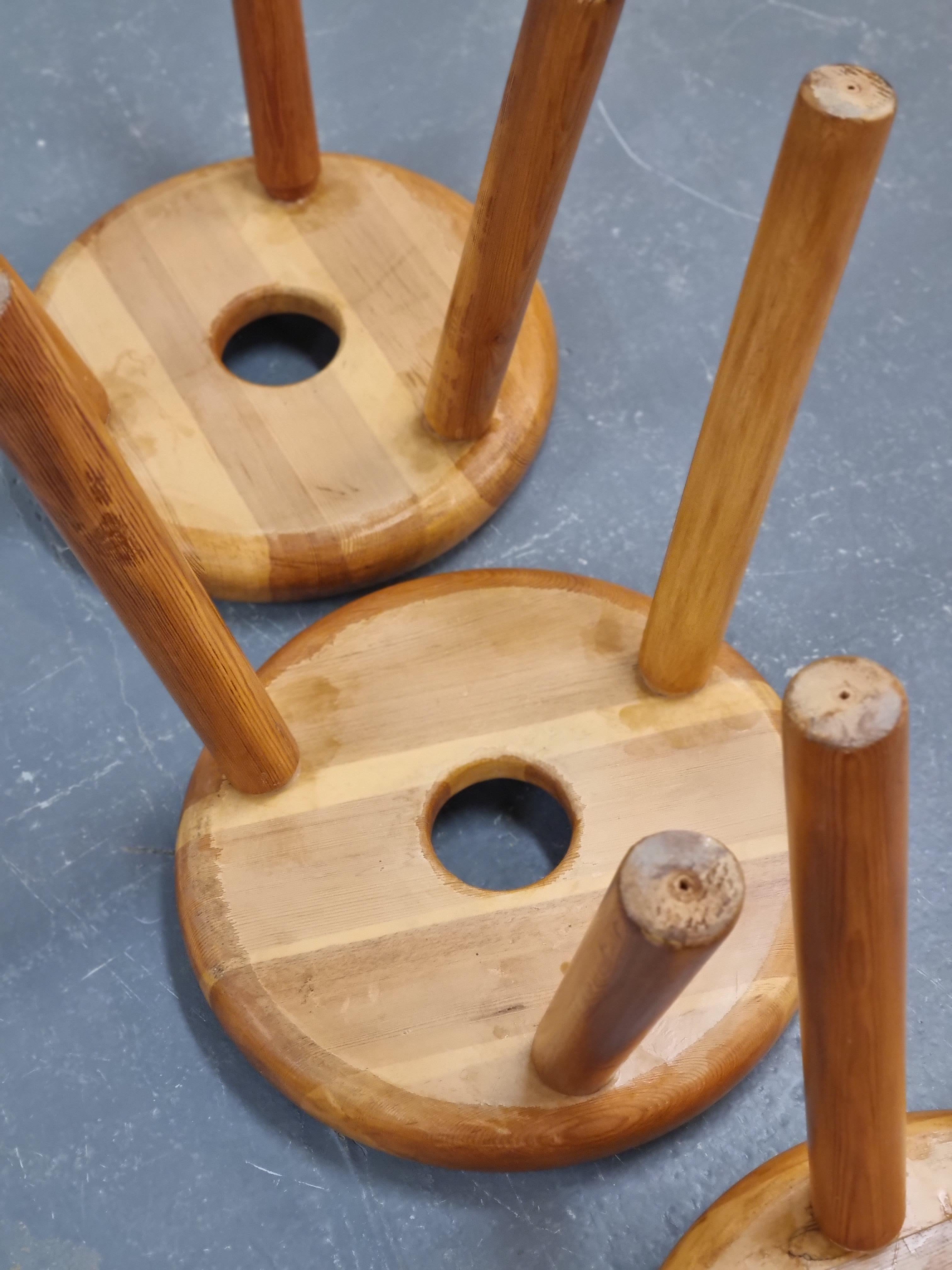Bertel Gardberg, A Set of 5 Finnish 'Doughnut' Stools in Pine, Normark 1960s For Sale 6