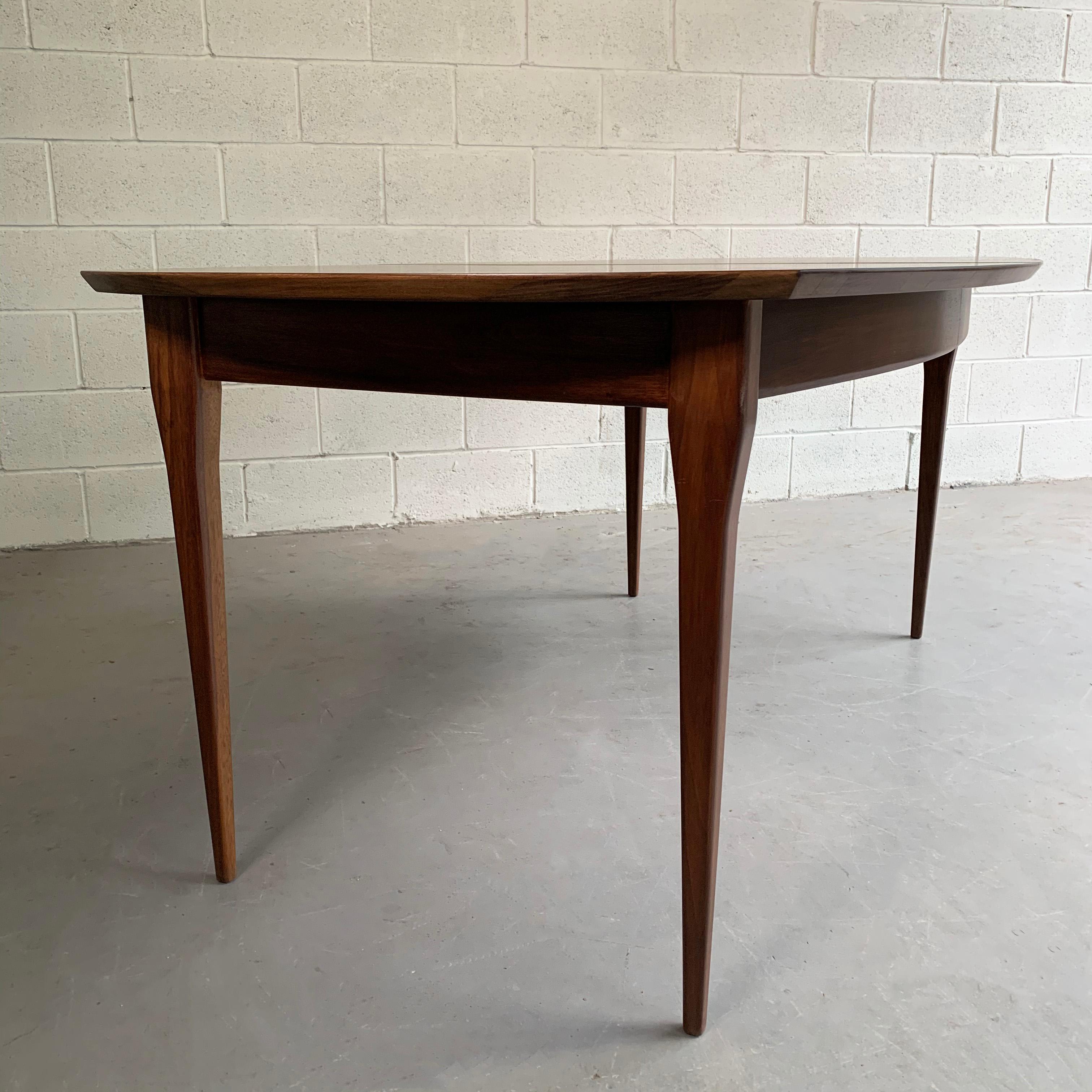 Bertha Schaefer for M. Singer & Sons Walnut Extension Dining Table In Good Condition In Brooklyn, NY