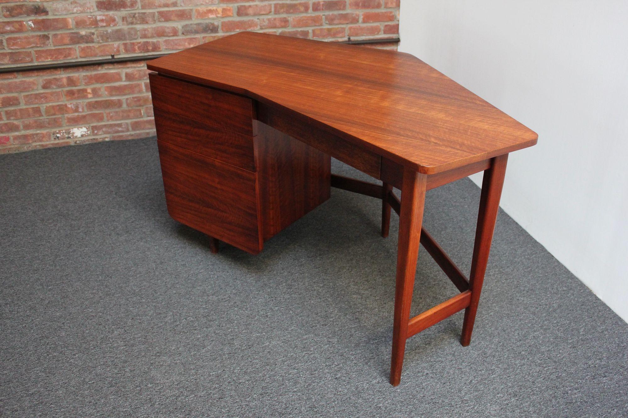 Bertha Schaefer for Singer and Sons Italian Walnut Asymmetrical Desk For Sale 13
