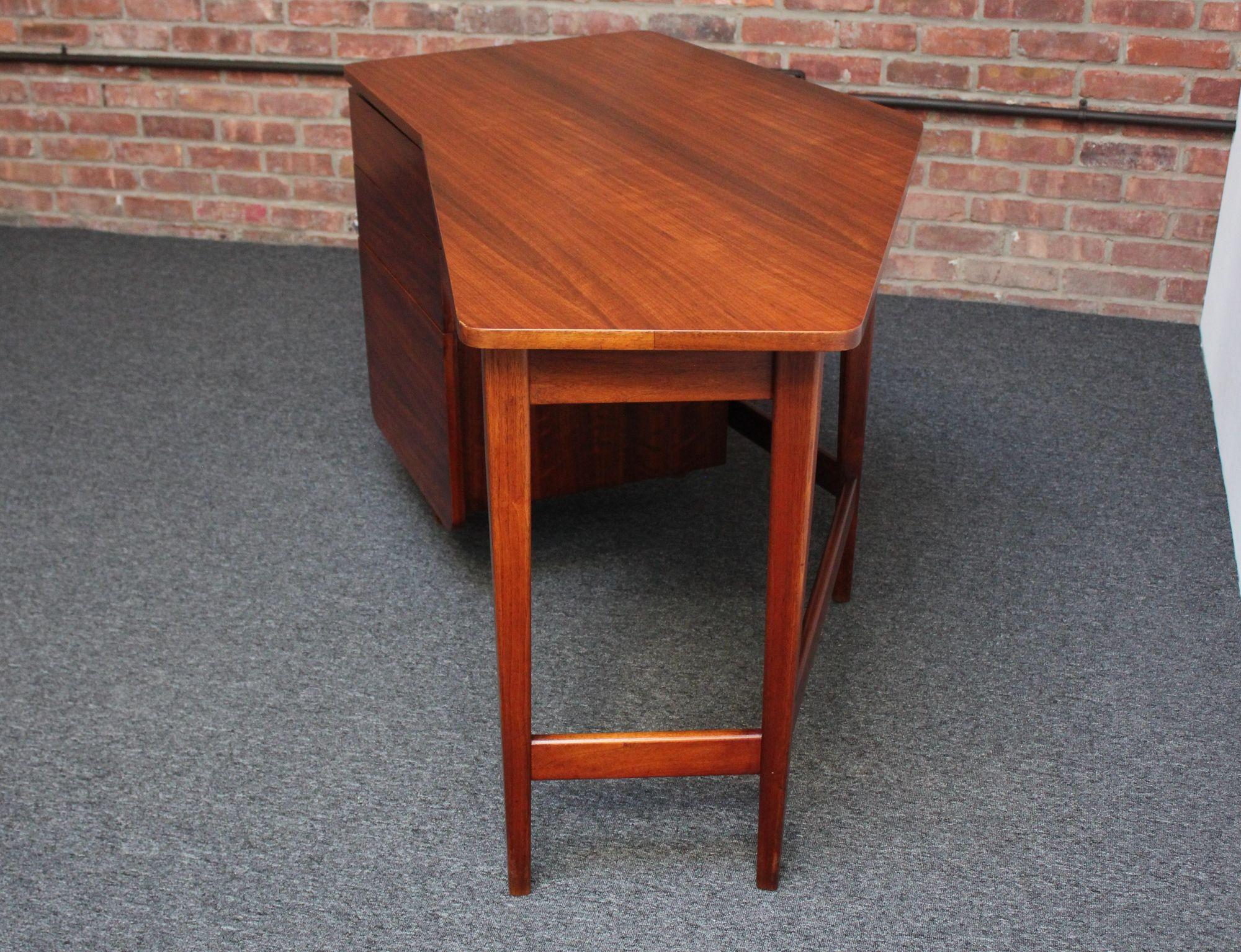 Mid-20th Century Bertha Schaefer for Singer and Sons Italian Walnut Asymmetrical Desk For Sale