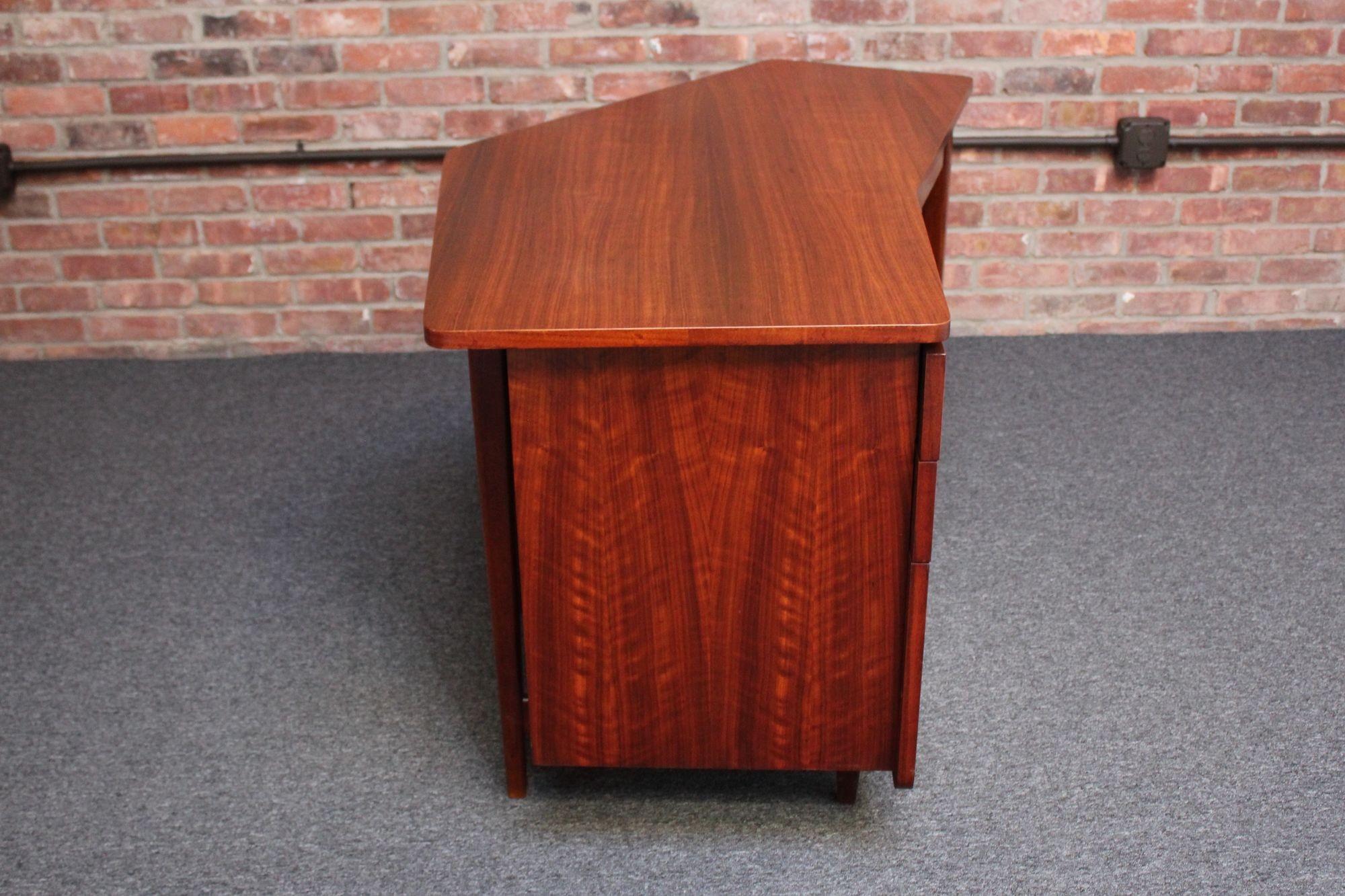 Bertha Schaefer for Singer and Sons Italian Walnut Asymmetrical Desk For Sale 10