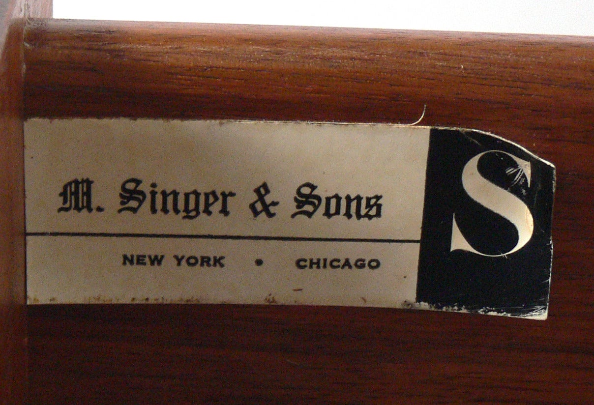 Schreibtisch Bertha Schaefer für Singer & Sons (Holz) im Angebot