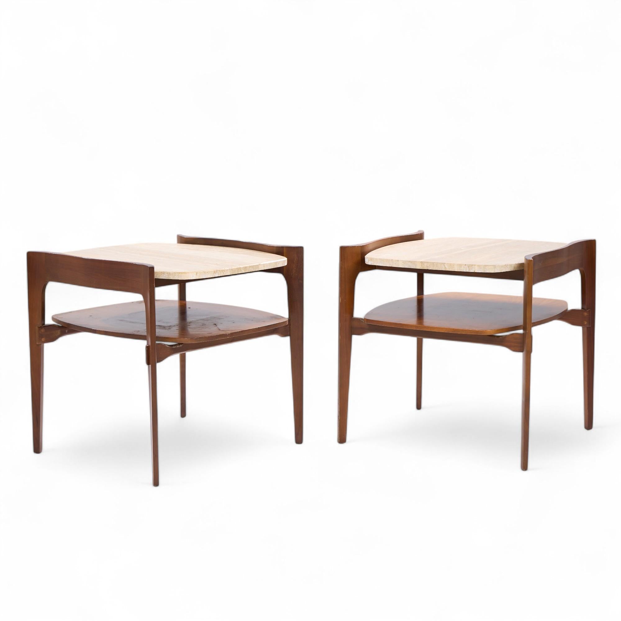 Bertha Schaefer for Singer & Sons Mid Century - Paire de tables d'appoint en travertin sculpté et en noyer

Chaque table d'appoint mesure 23 large x 24 profond x 22.5 pouces de haut

Tous les meubles peuvent être achetés dans ce que nous appelons un