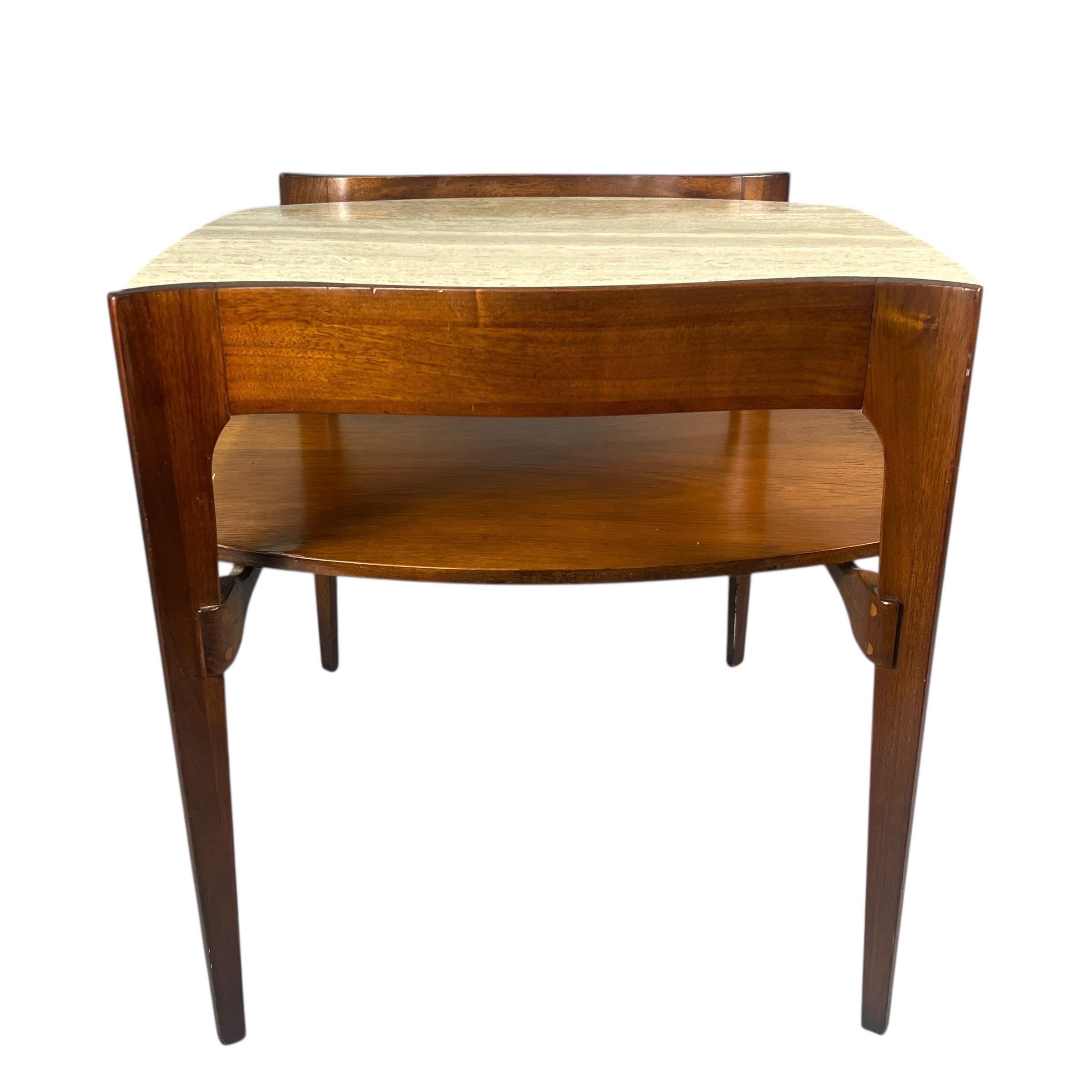 Mesa auxiliar escultórica de nogal travertino Bertha Schaefer en venta 2