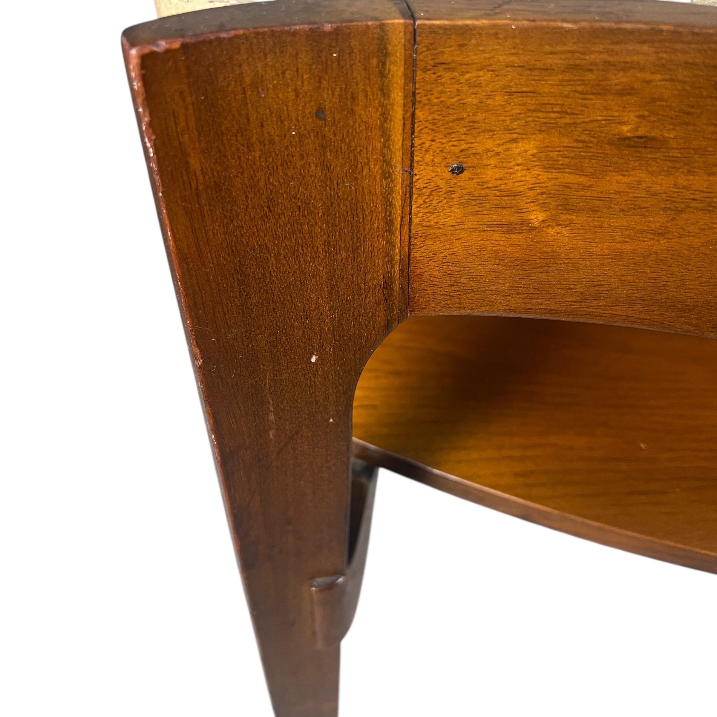 Mesa auxiliar escultórica de nogal travertino Bertha Schaefer en venta 4