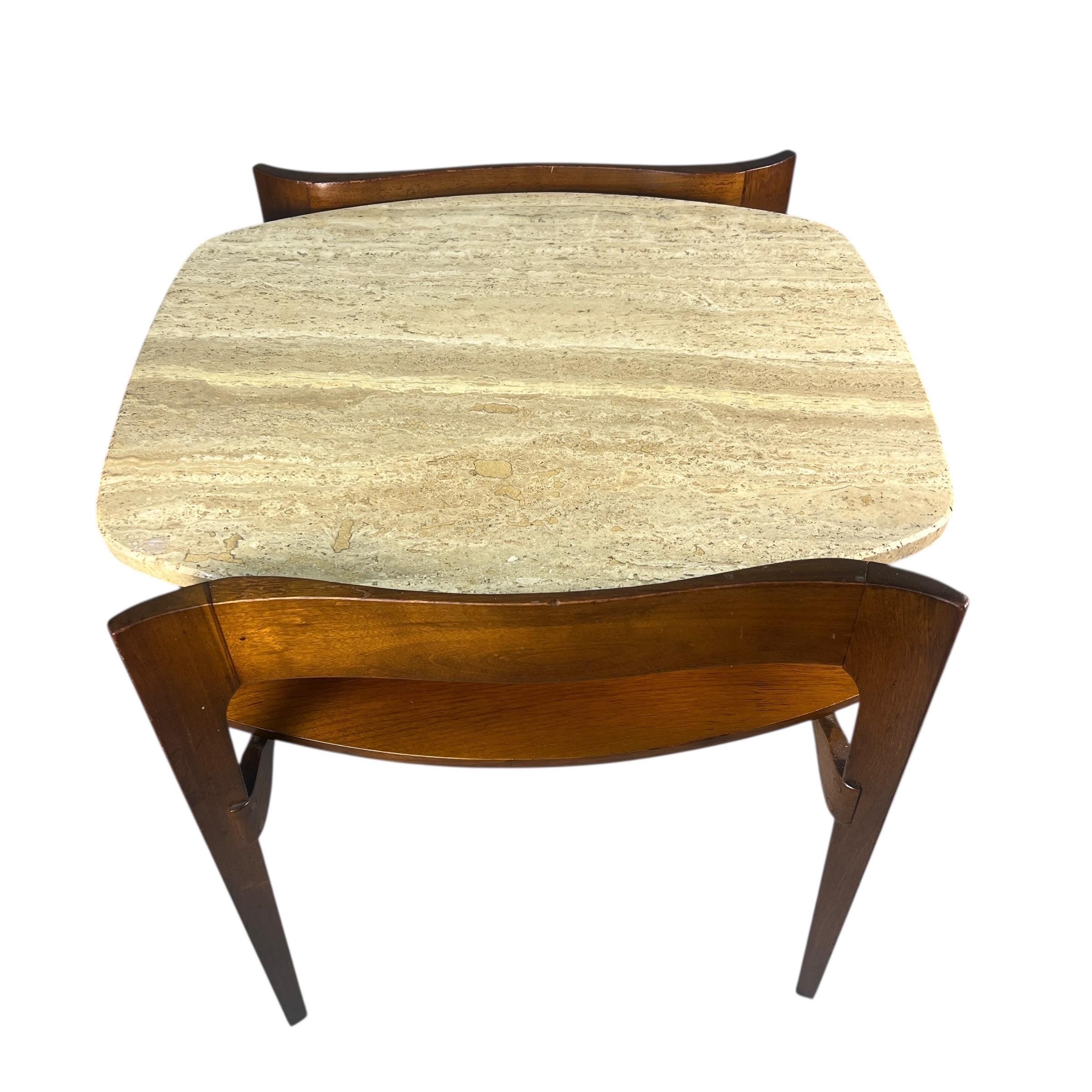 Mesa auxiliar escultórica de nogal travertino Bertha Schaefer Moderno de mediados de siglo en venta