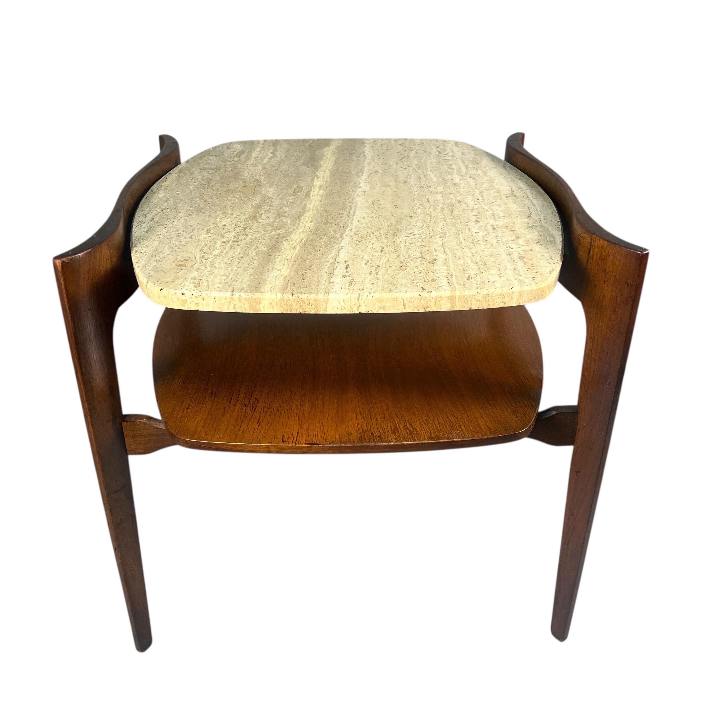 Mesa auxiliar escultórica de nogal travertino Bertha Schaefer Desconocido en venta