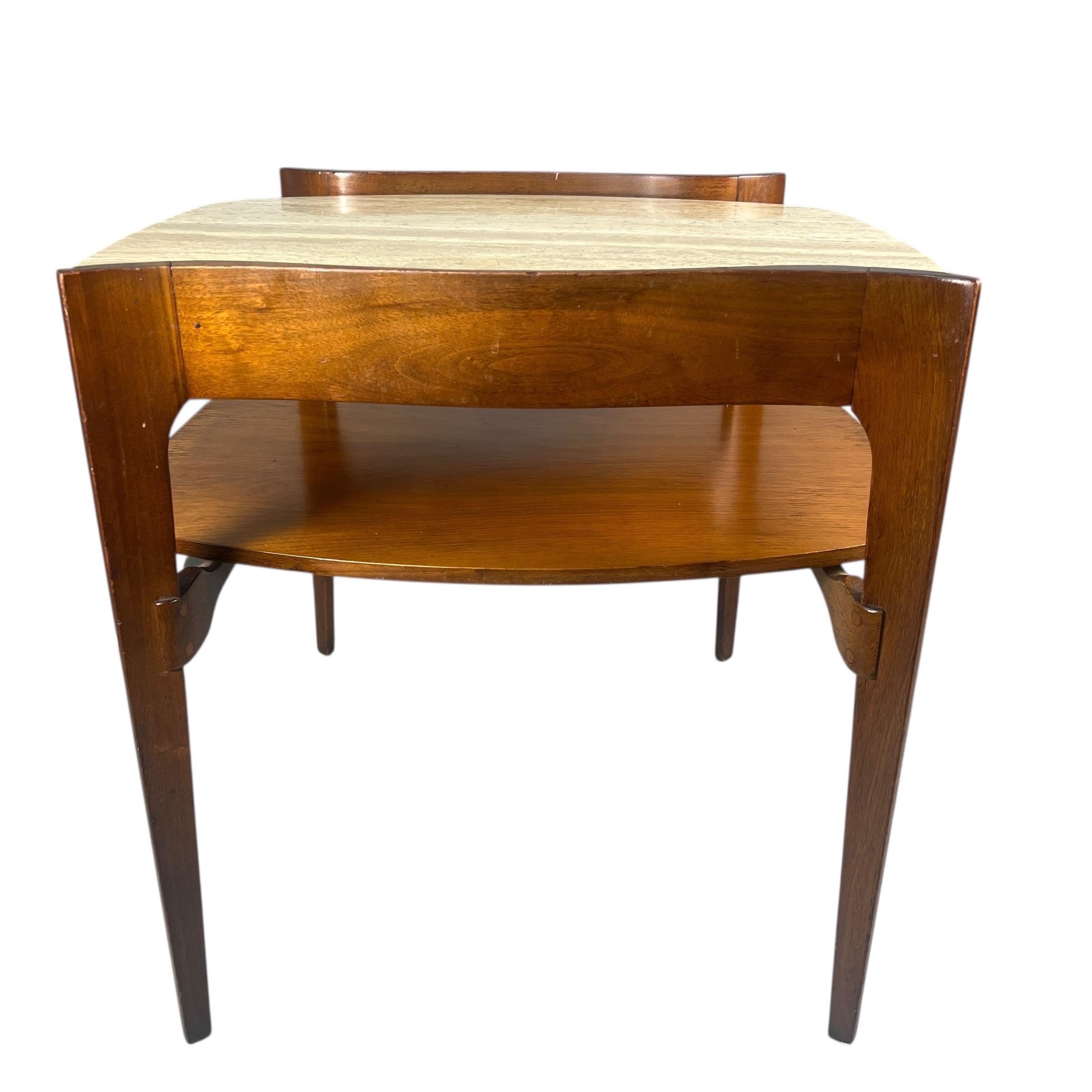 Mesa auxiliar escultórica de nogal travertino Bertha Schaefer en Bueno estado para la venta en Esperance, NY