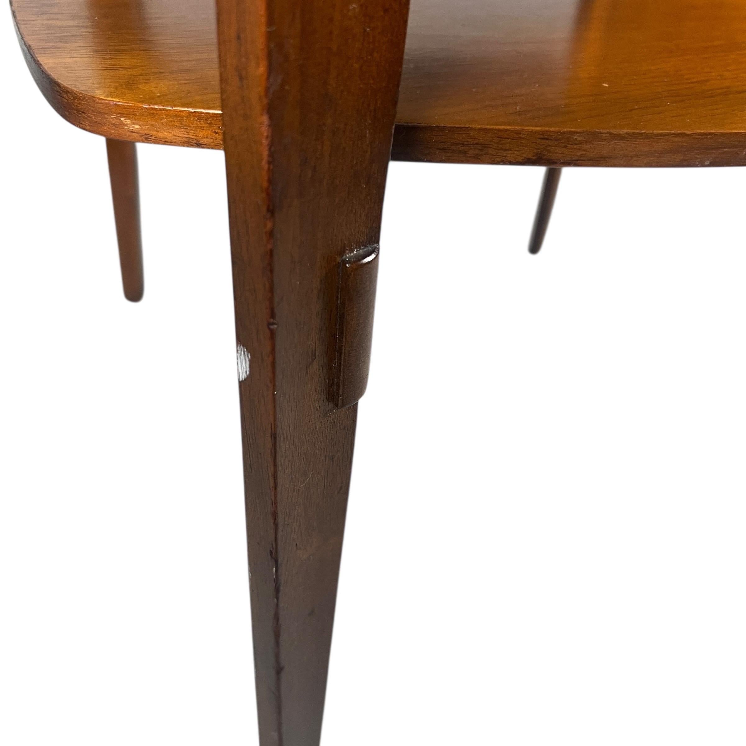 Mesa auxiliar escultórica de nogal travertino Bertha Schaefer en venta 1