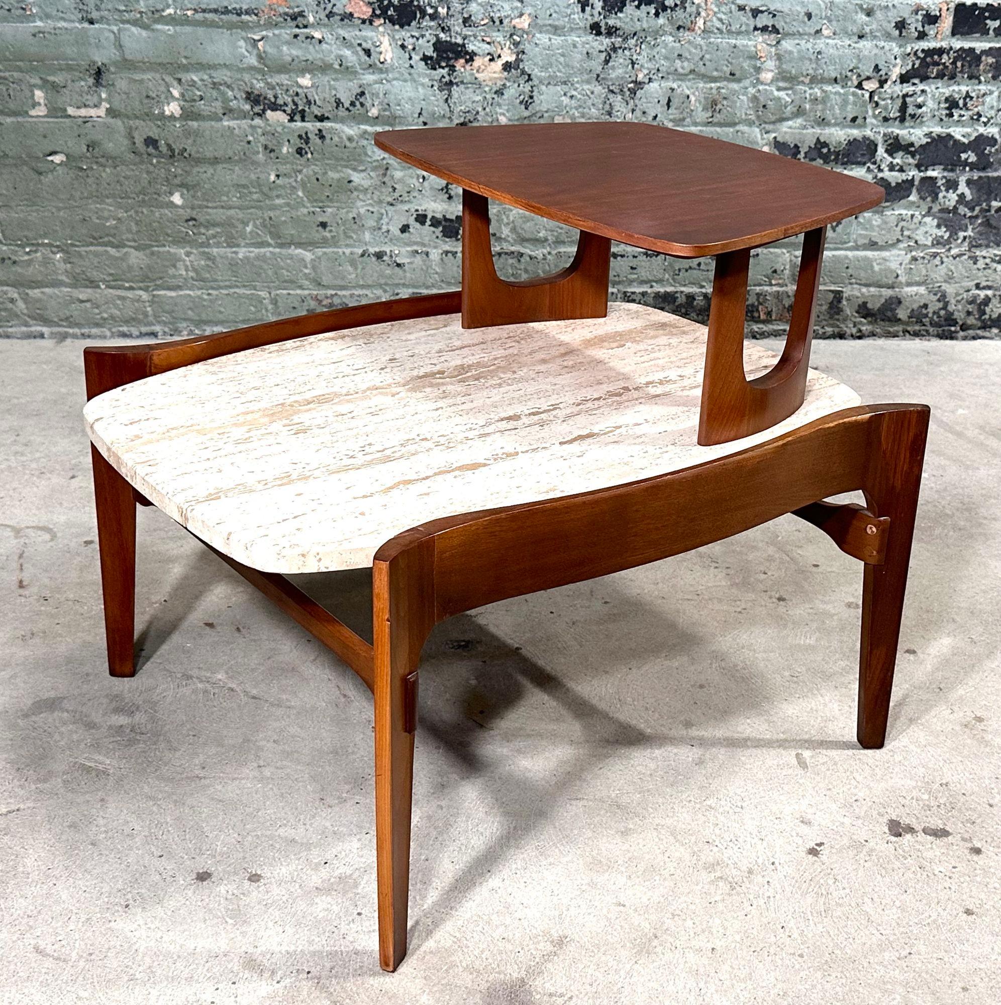 Table d'appoint en noyer et travertin, Bertha Schaefer, 1960 Bon état - En vente à Chicago, IL