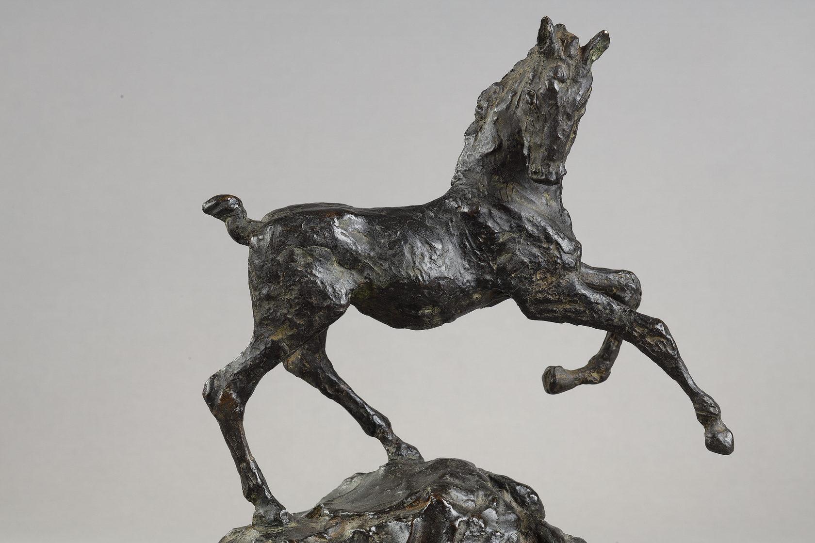 Foal - Sculpture by Berthe Martinie