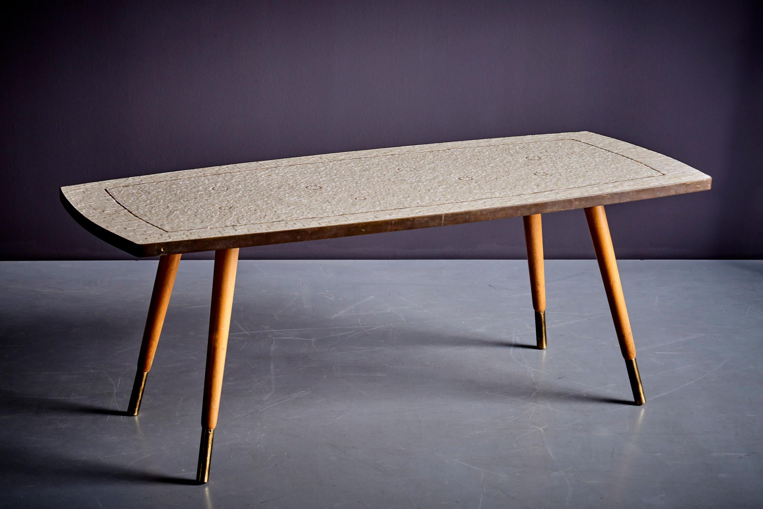 Mid-Century Modern Table en mosaïque de céramique Berthold Muller des années 1950 avec éléments en or en vente