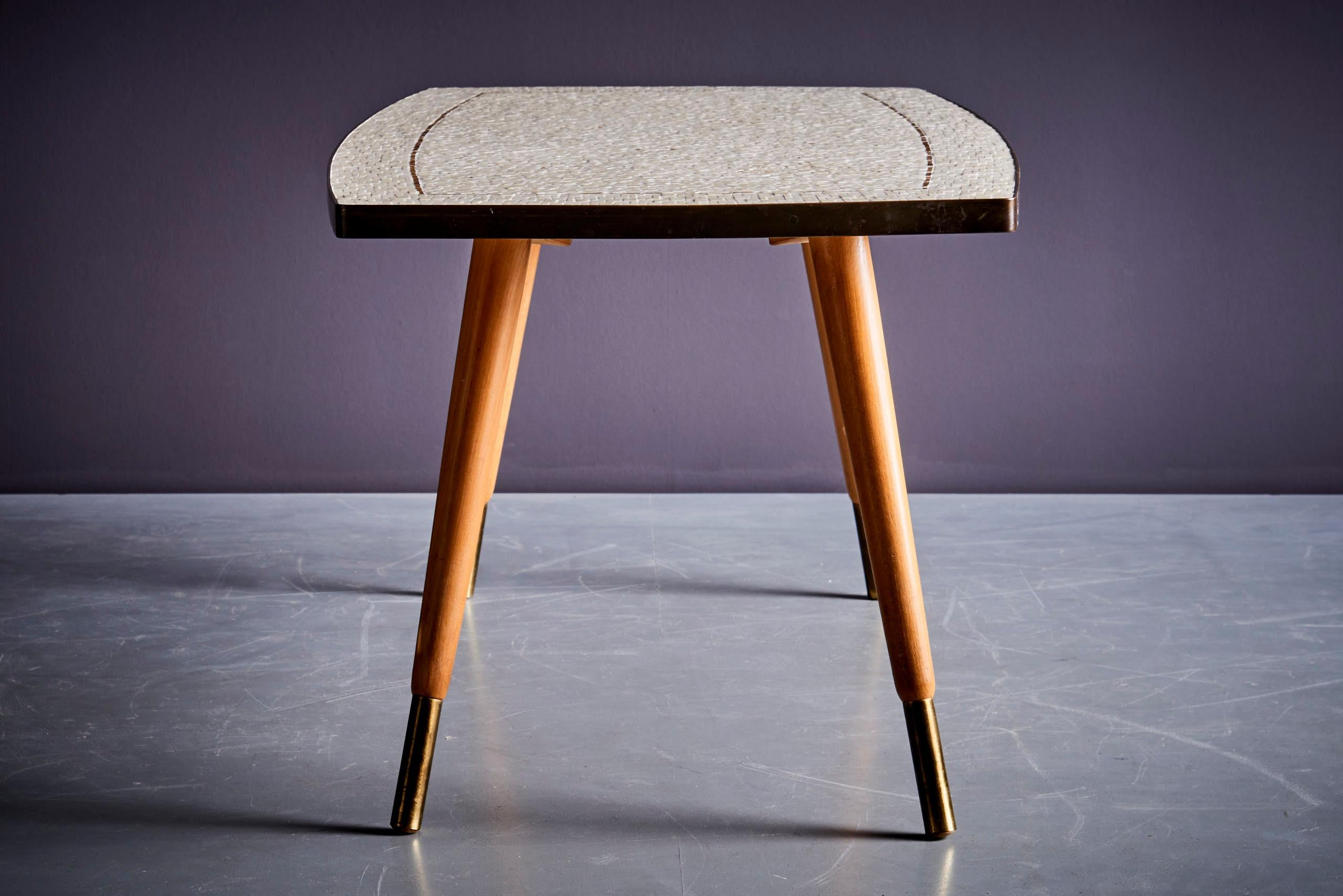 Table en mosaïque de céramique Berthold Muller des années 1950 avec éléments en or Bon état - En vente à Berlin, DE