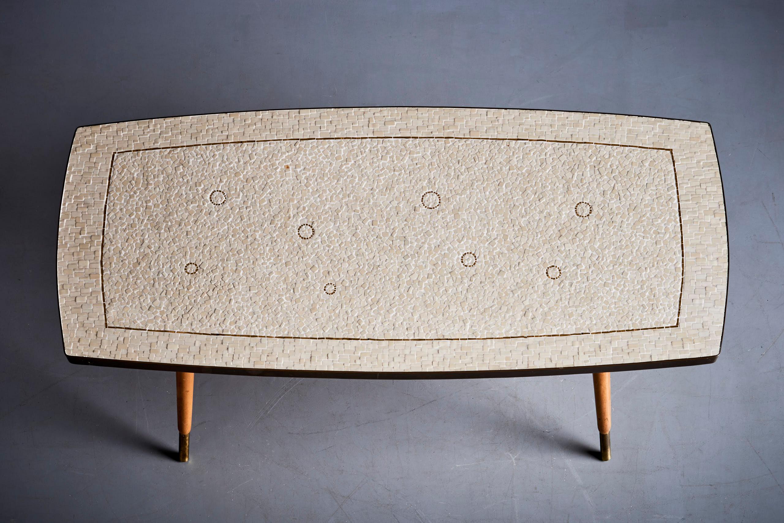 20ième siècle Table en mosaïque de céramique Berthold Muller des années 1950 avec éléments en or en vente