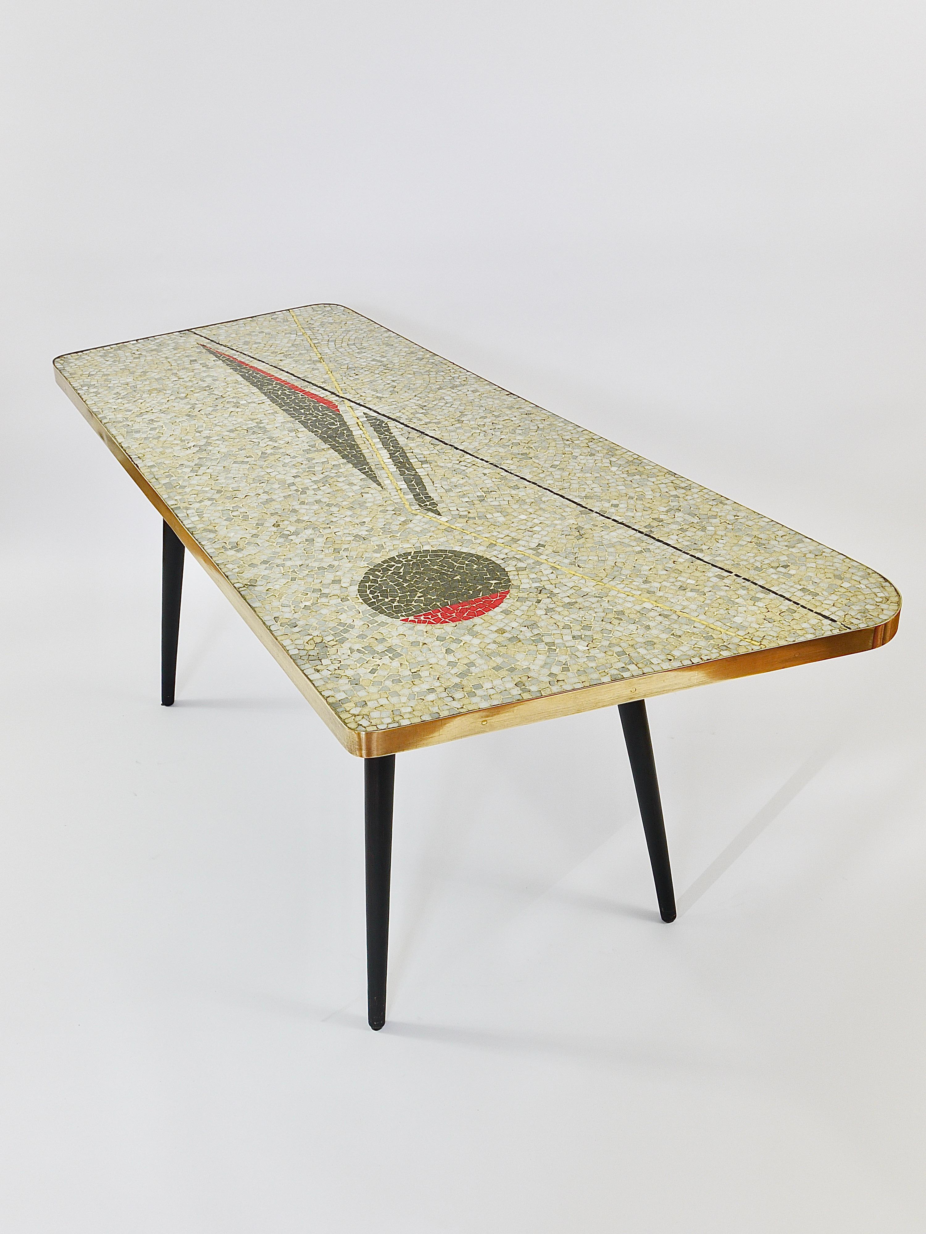 Table basse ou de canapé asymétrique en mosaïque Berthold Muller, Allemagne, années 1950 en vente 1