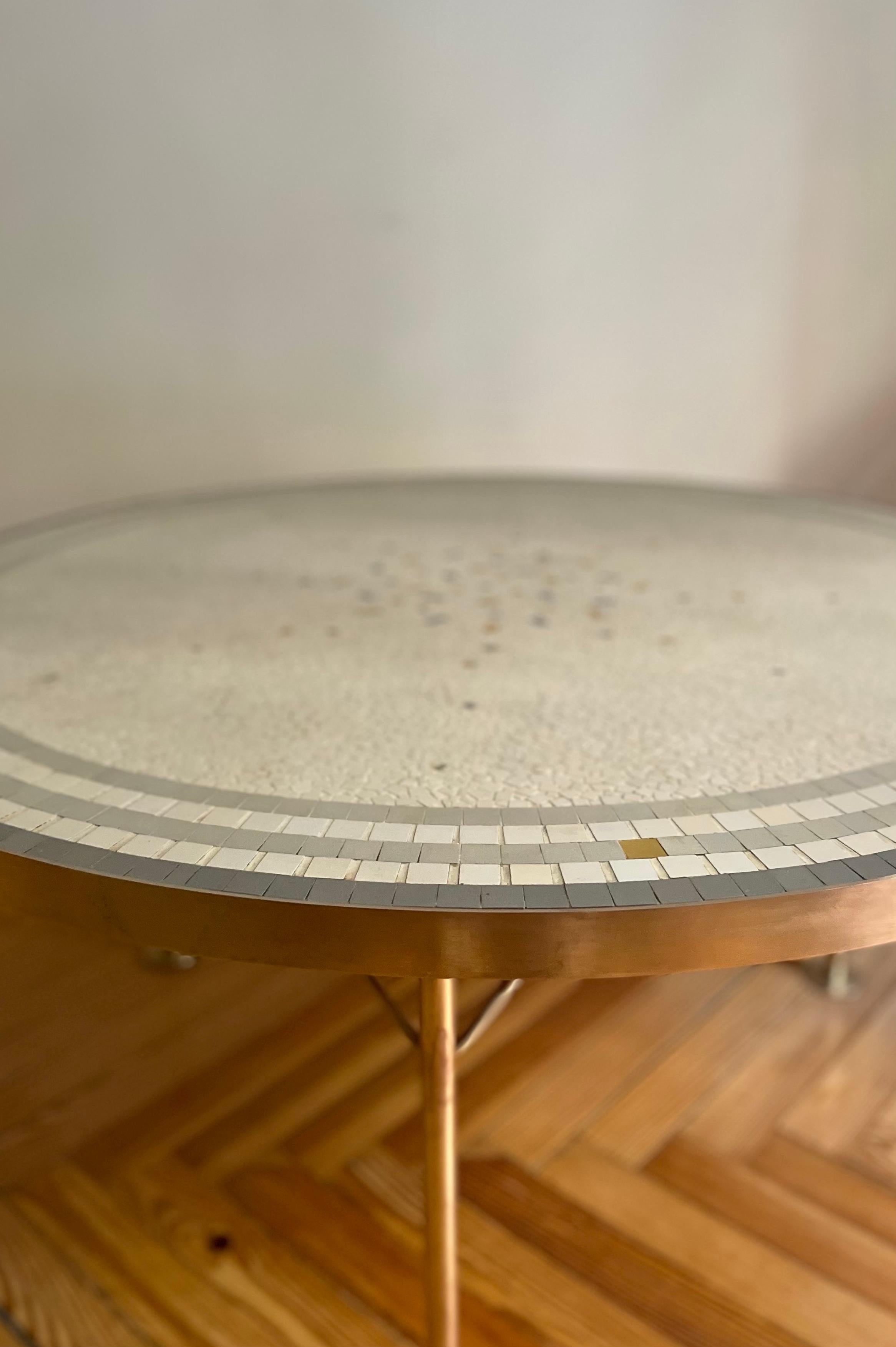 Milieu du XXe siècle Table en mosaïque et laiton de Berthold Müller en vente