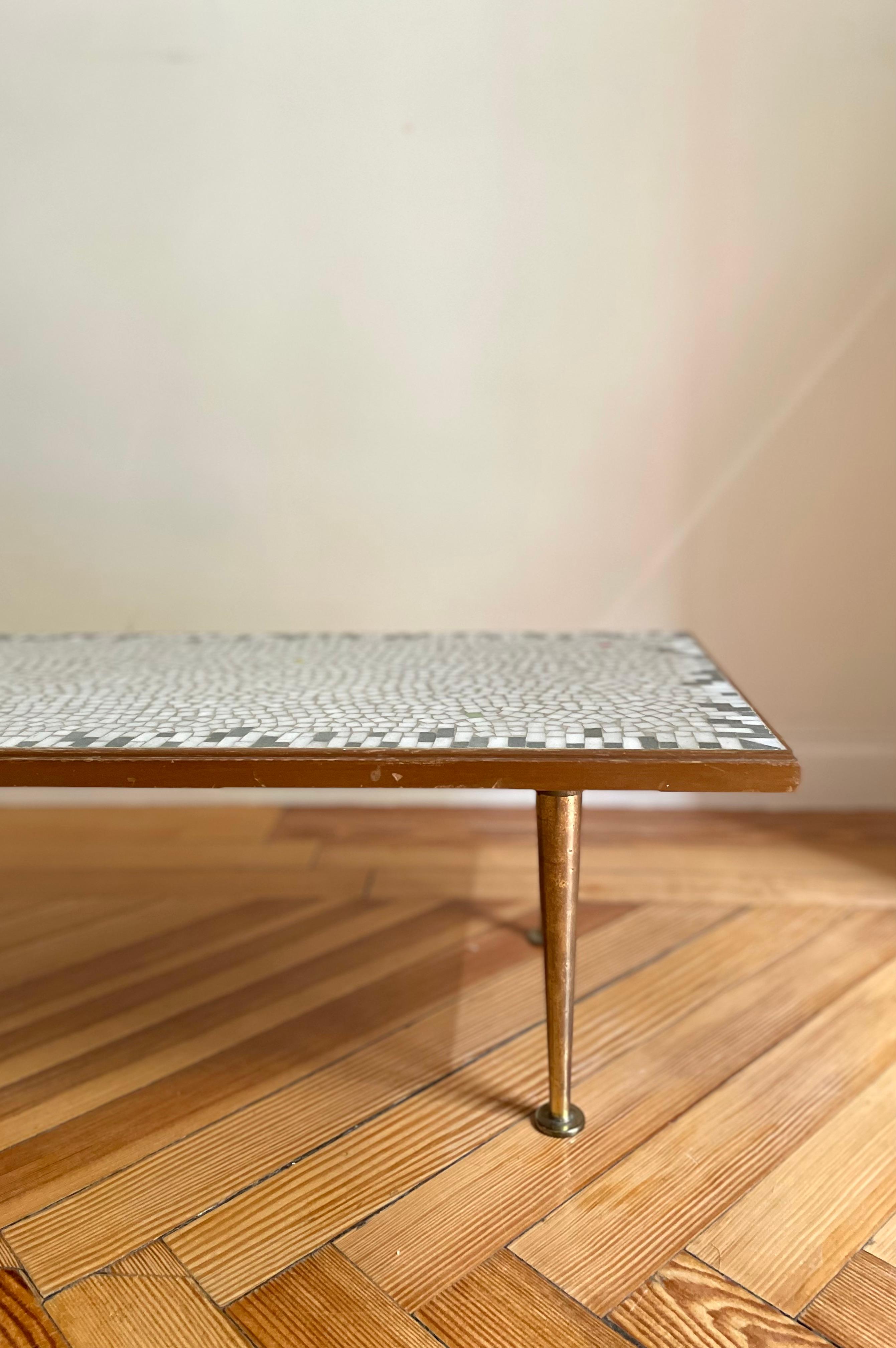 Milieu du XXe siècle Table en mosaïque et laiton de Berthold Müller en vente