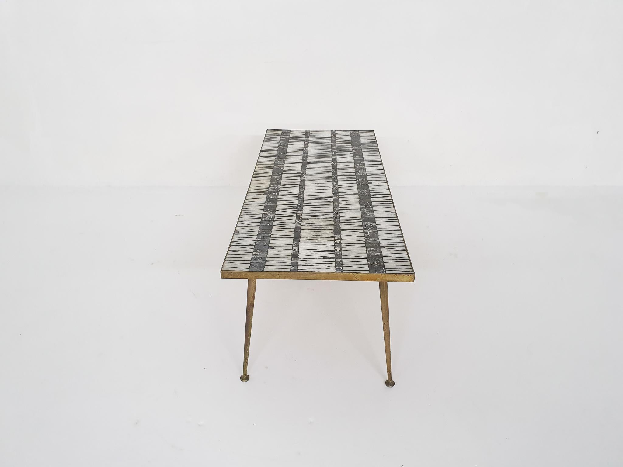 Laiton Table basse en mosaque Berthold Muller avec pieds en laiton, Allemagne, annes 1950 en vente