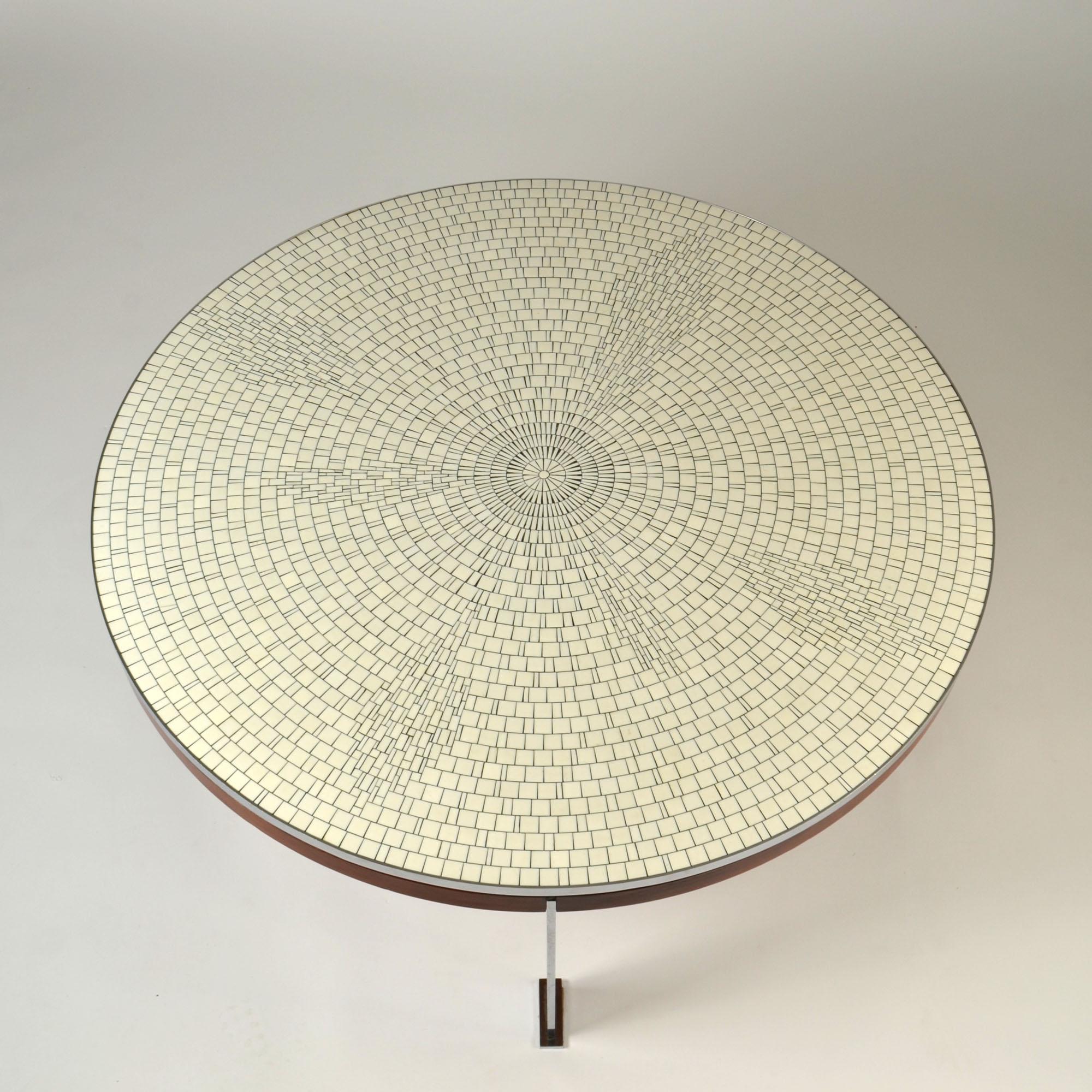 Allemand Table basse ronde blanche Berthold Muller sur pieds chromés en vente