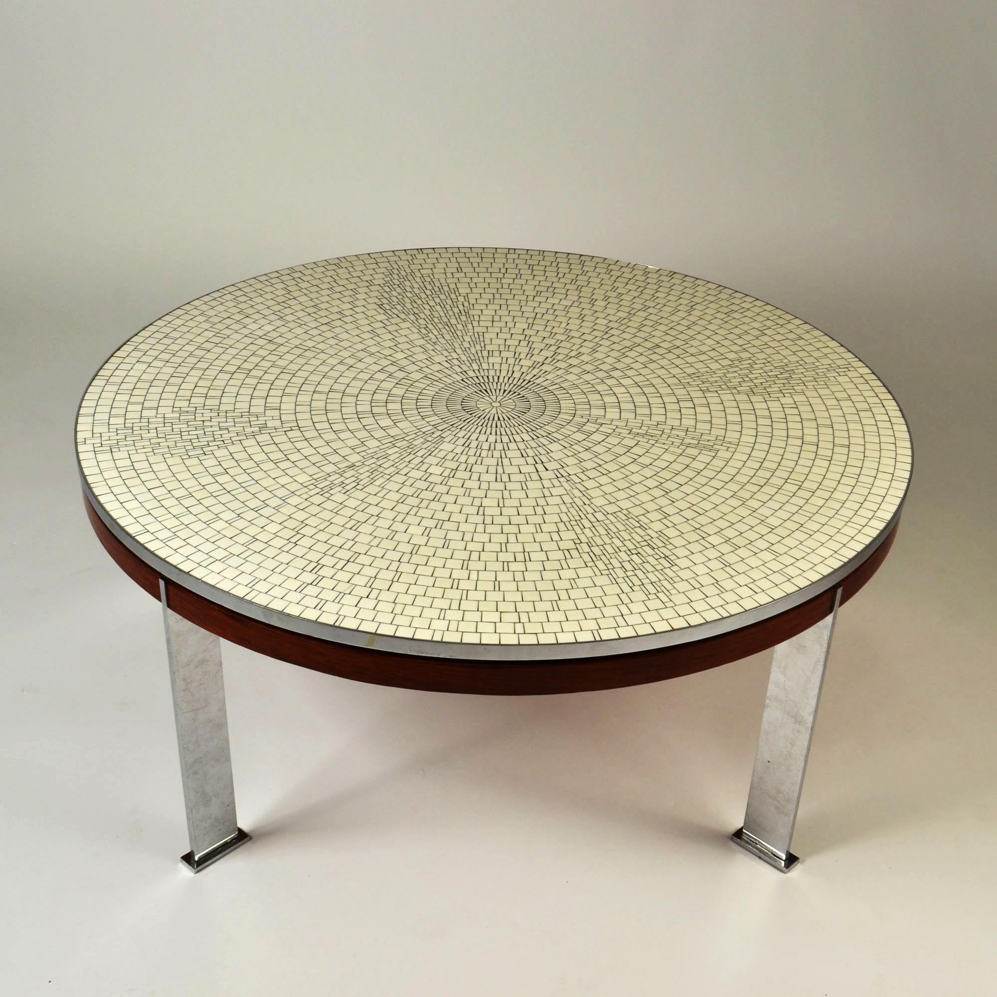 Milieu du XXe siècle Table basse ronde blanche Berthold Muller sur pieds chromés en vente