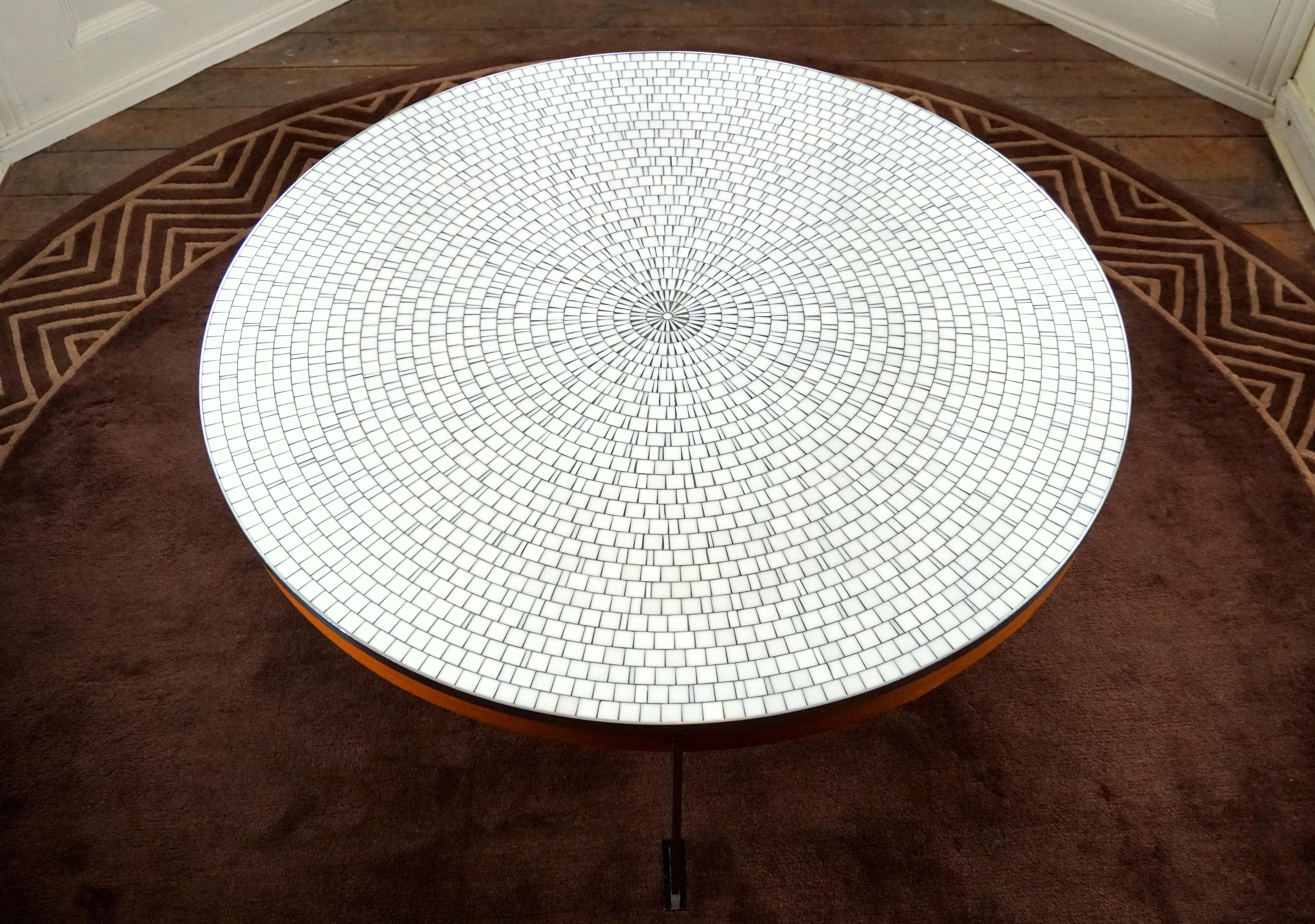 Very stabile elegant big round Berthold Müller Oerlinghausen white mosaic coffee table.
Manufactured Late 1950s-early 1960s with beautiful white glass mosaic inlay.
Chomed steel legs and stainless steel border.





 