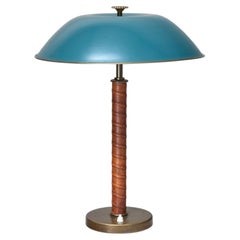 Lampe de table en laiton et cuir « Bertil Brisborg », Nordiska Kompaniet, Suède, années 1940