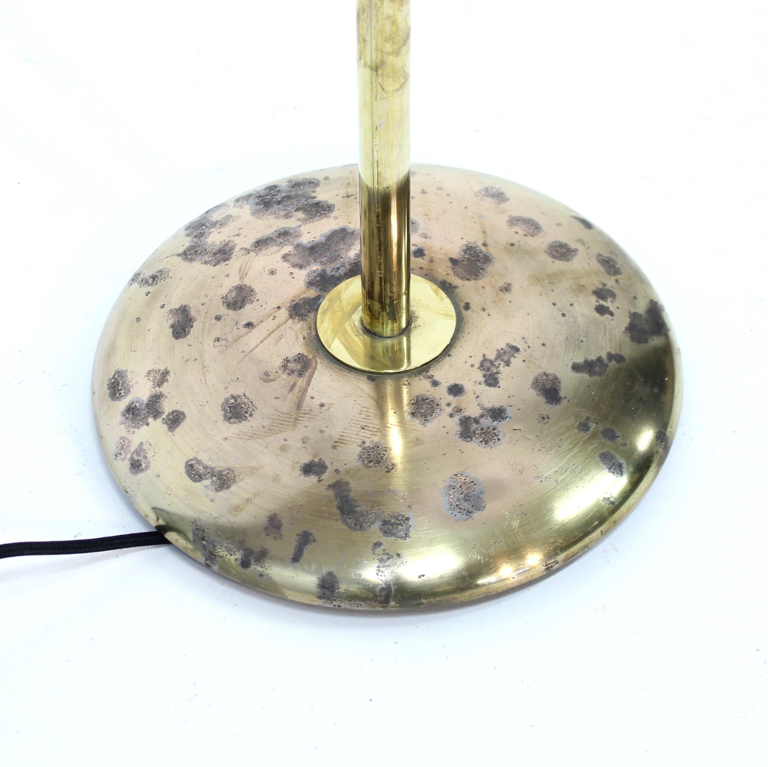 Bertil Brisborg, lampadaire en laiton modèle 30620 pour Nordiska Kompaniet/NK, années 1940 en vente 3
