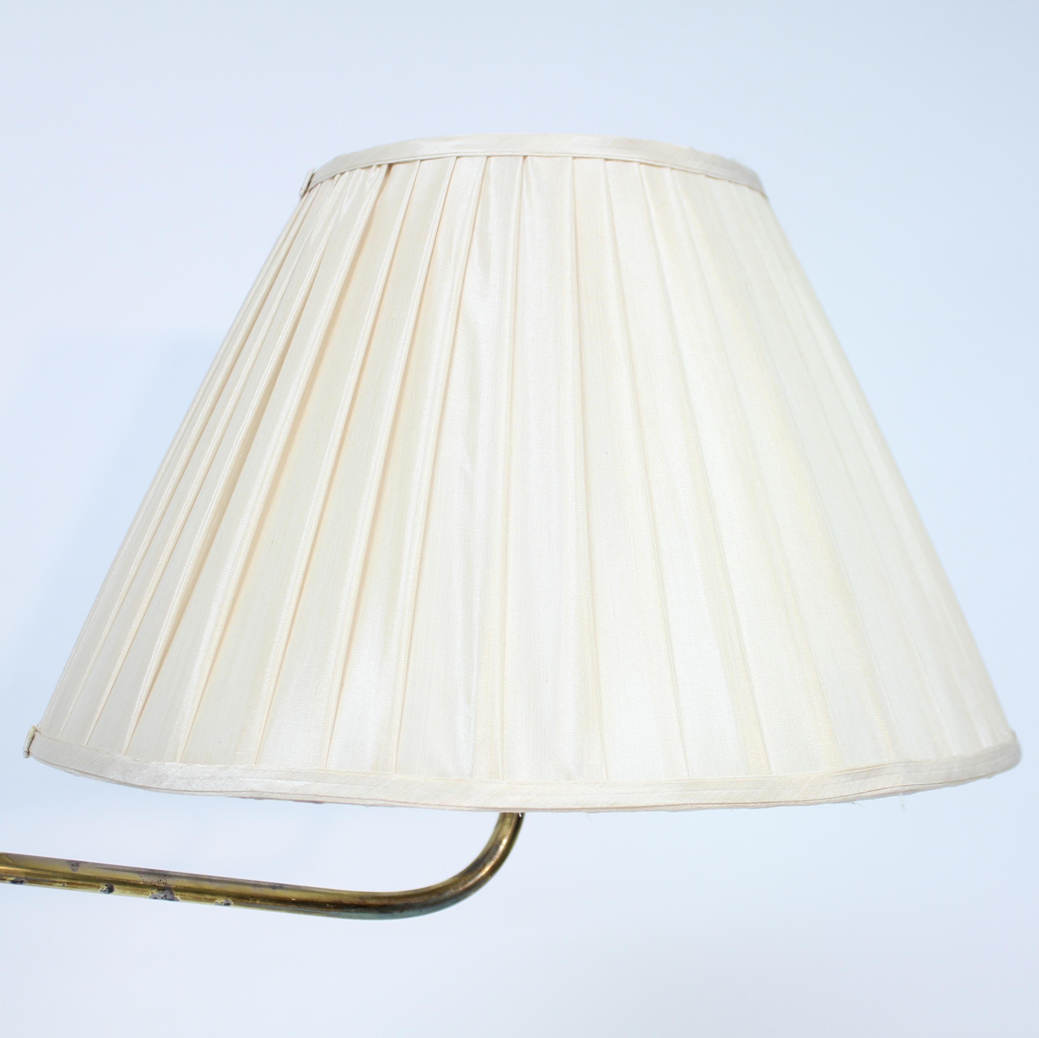20ième siècle Bertil Brisborg, lampadaire en laiton modèle 30620 pour Nordiska Kompaniet/NK, années 1940 en vente
