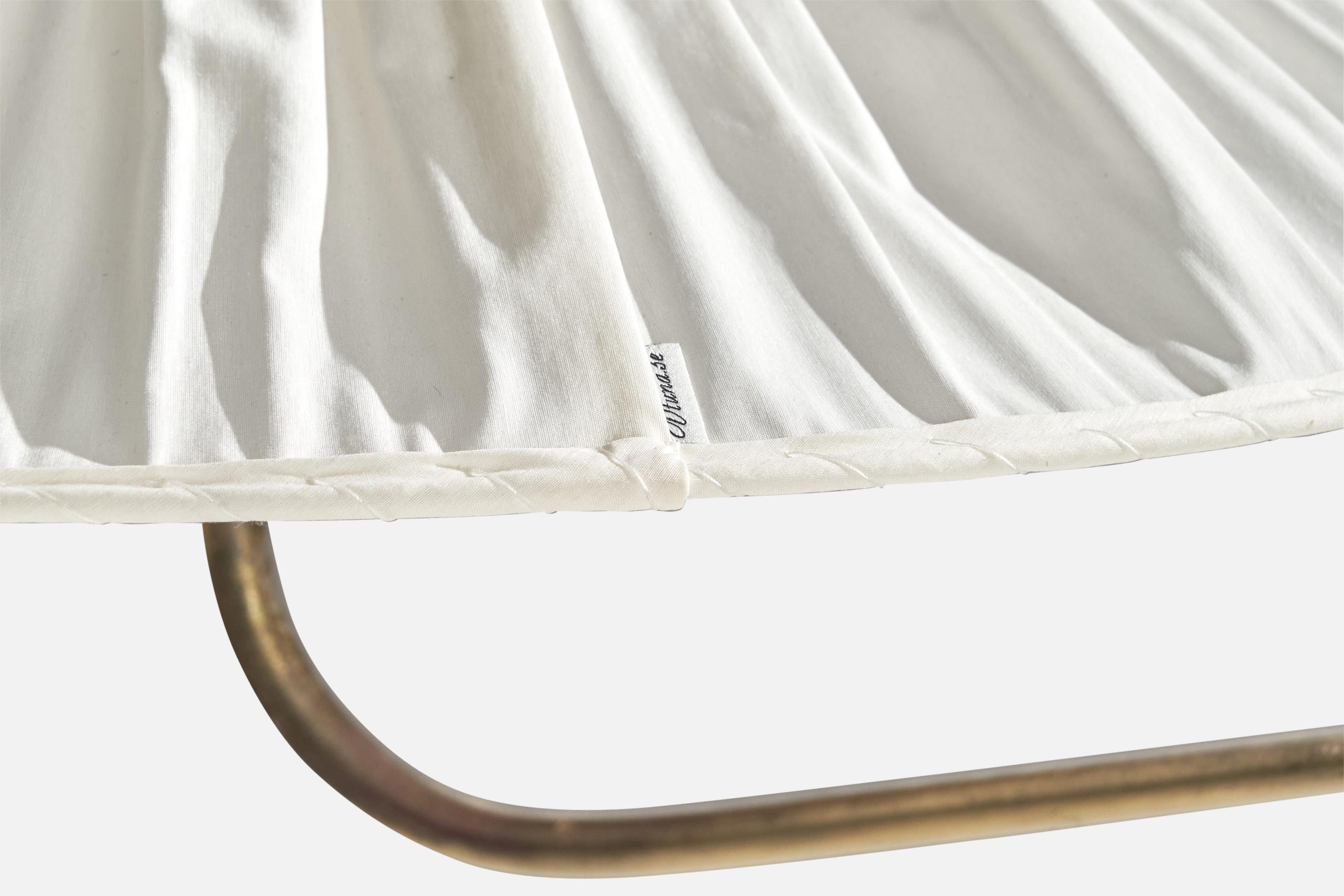 Milieu du XXe siècle Lampadaire Bertil Brisborg, laiton, tissu, Suède, années 1940 en vente