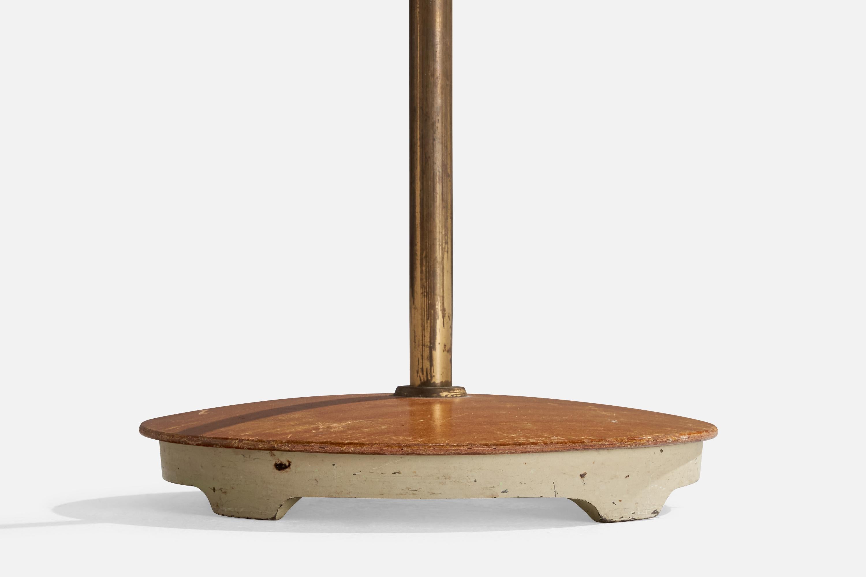 Bertil Brisborg, Lámpara de pie, latón, roble, hierro, tela, Suecia, década de 1940 Latón en venta