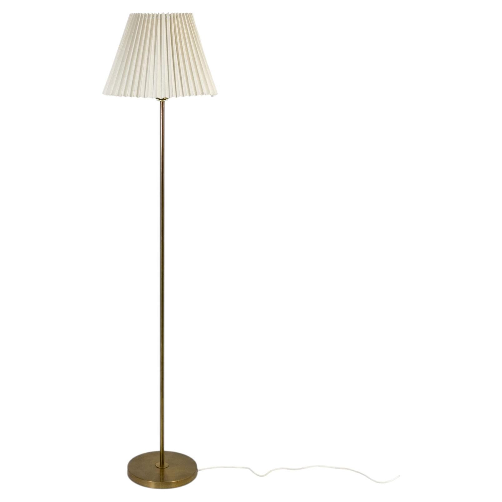 Bertil Brisborg für Nordiska Kompaniet, schwedische Tischlampe aus Messing aus der Mitte des Jahrhunderts, 19 im Angebot