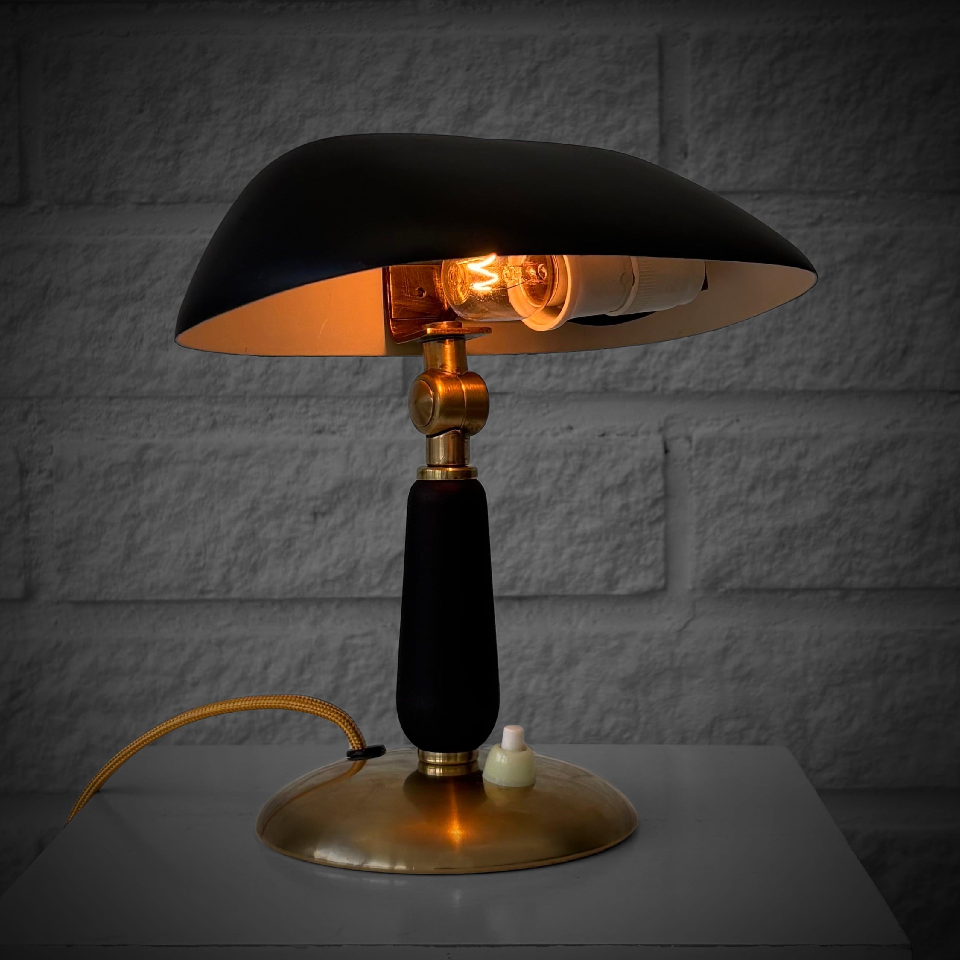 Bertil Brisborg Modernisten Tischlampe 31866, Nordiska Kompaniet, Schweden, 1940er Jahre (Schwedisch) im Angebot