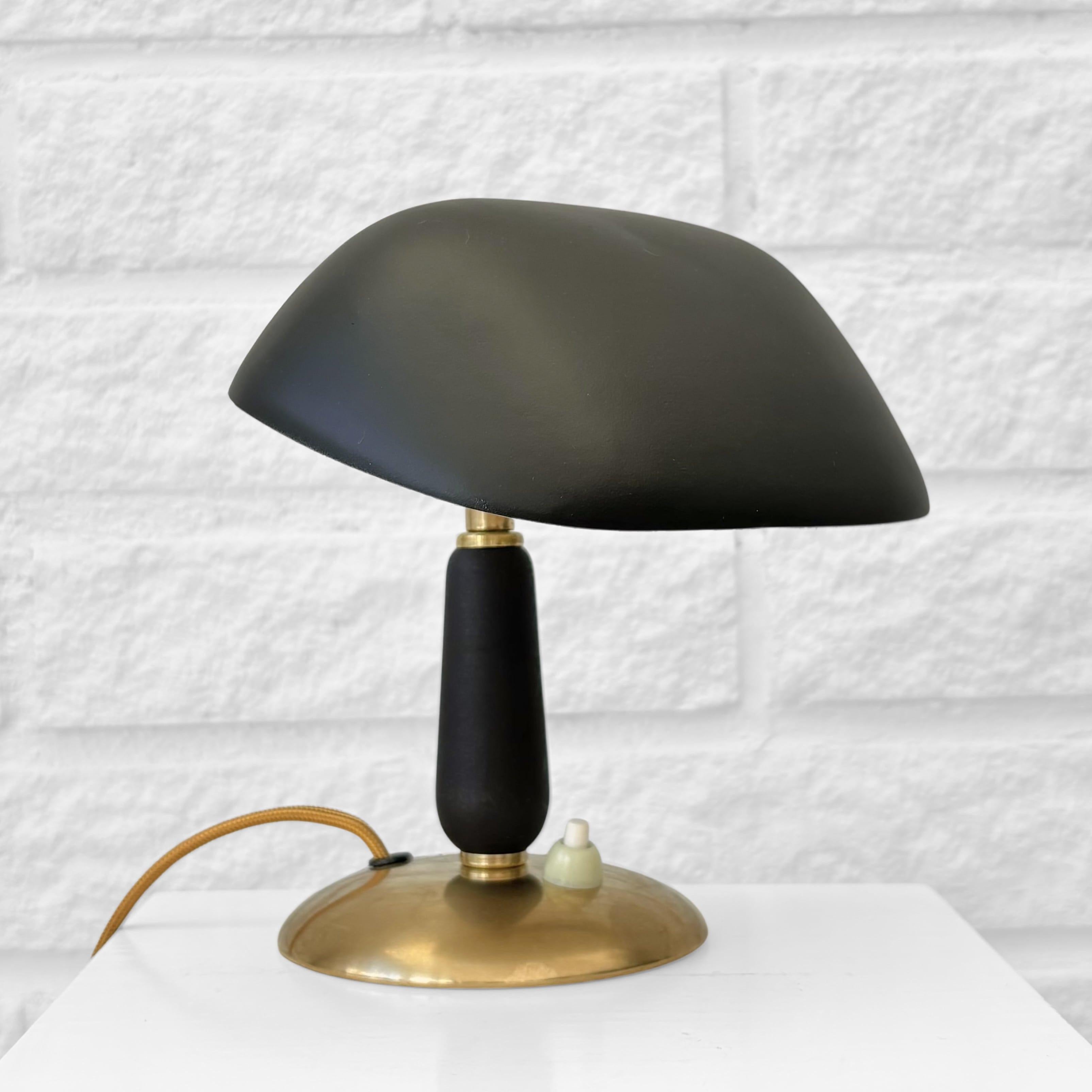 Bertil Brisborg Modernisten Tischlampe 31866, Nordiska Kompaniet, Schweden, 1940er Jahre (Messing) im Angebot